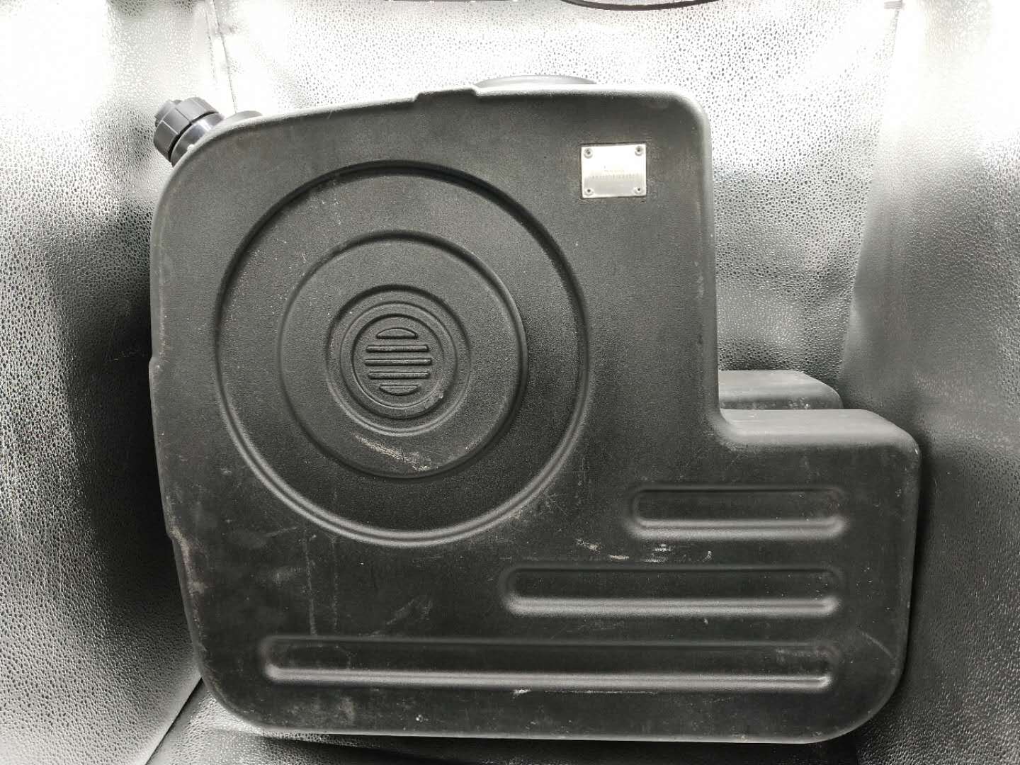 1003125708  Urea Tank 60L OEM