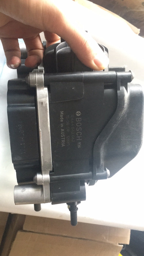 0444042062 21576178 Urea metering pump (water-cooled) OEM