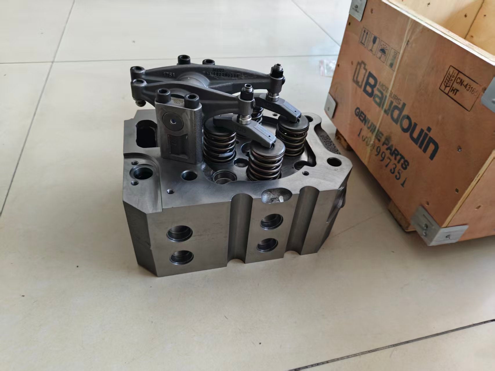 1000997351 Baudouin Engine cylinder head assembly OEM