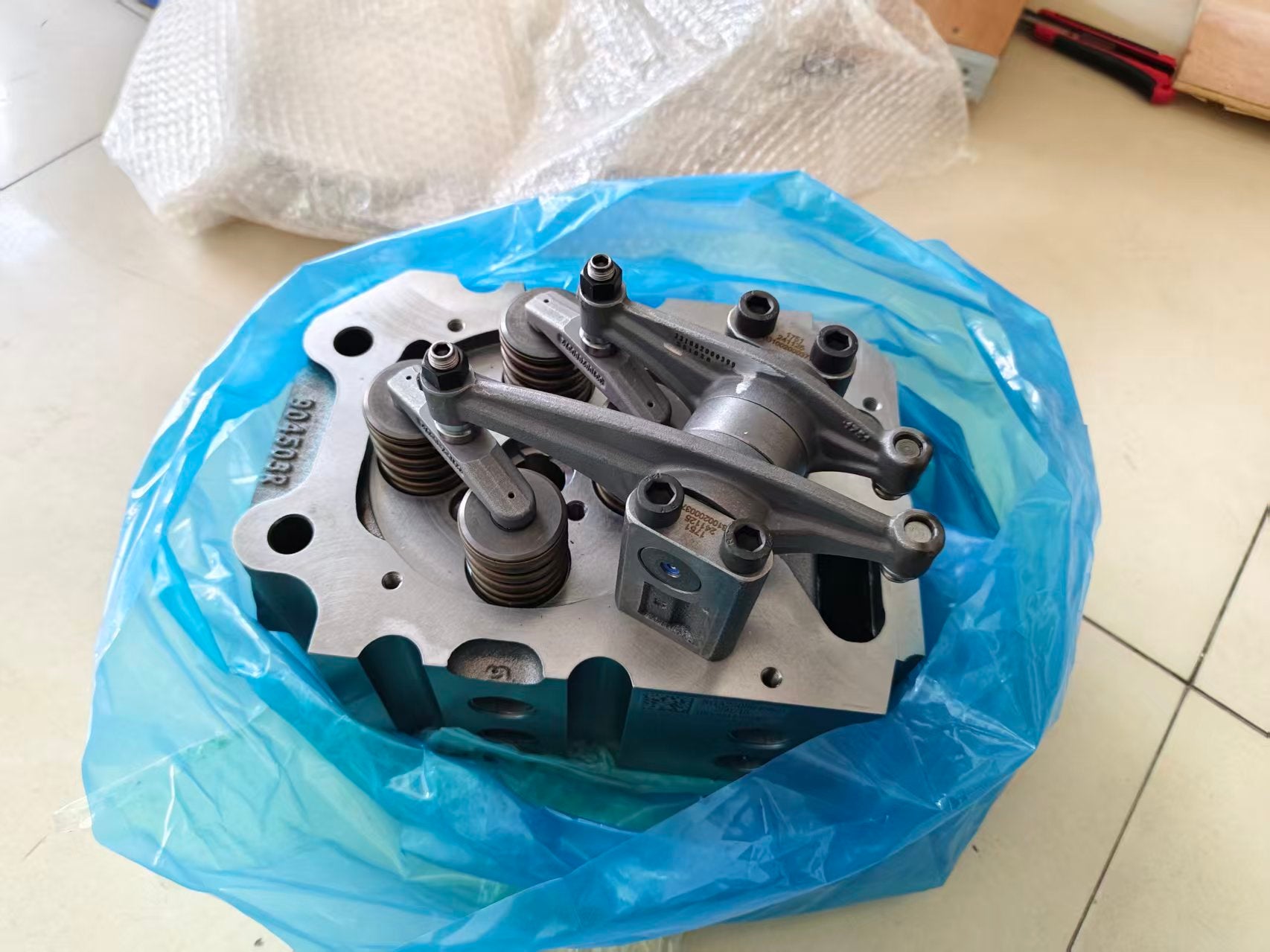 1000997351 Baudouin Engine cylinder head assembly OEM