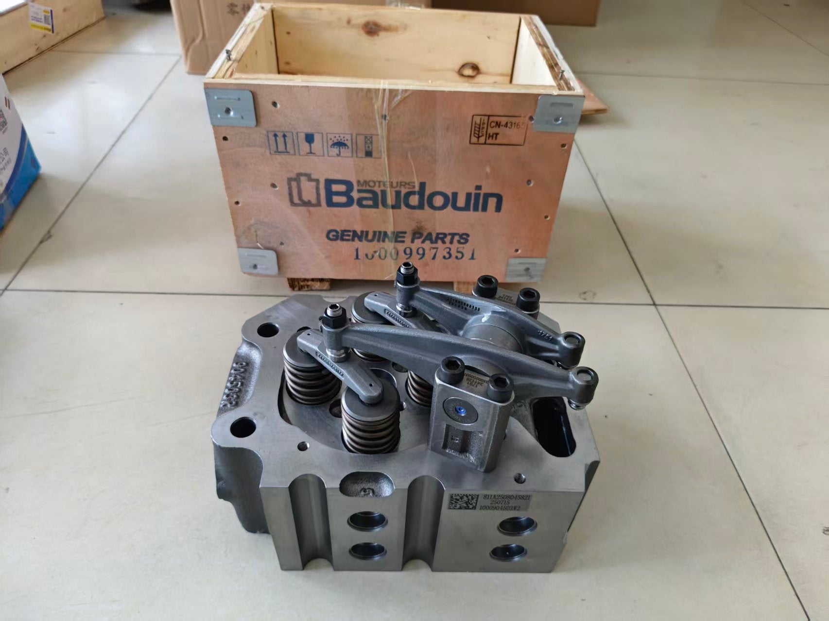 1000997351 Baudouin Engine cylinder head assembly OEM