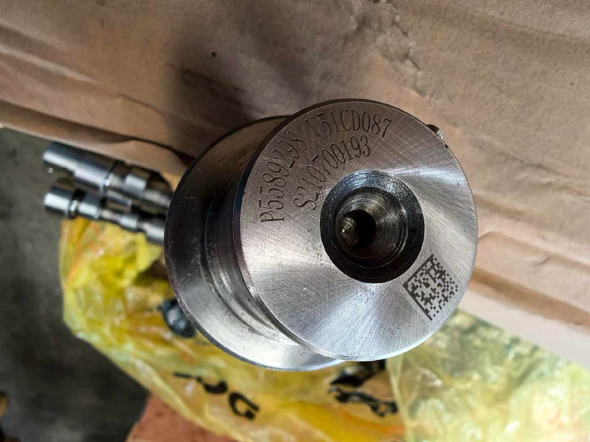 5589298 Camshaft