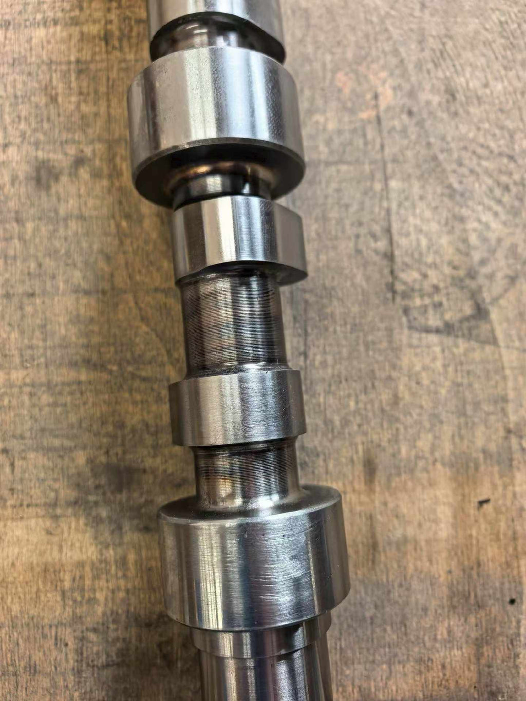 5589298 Camshaft