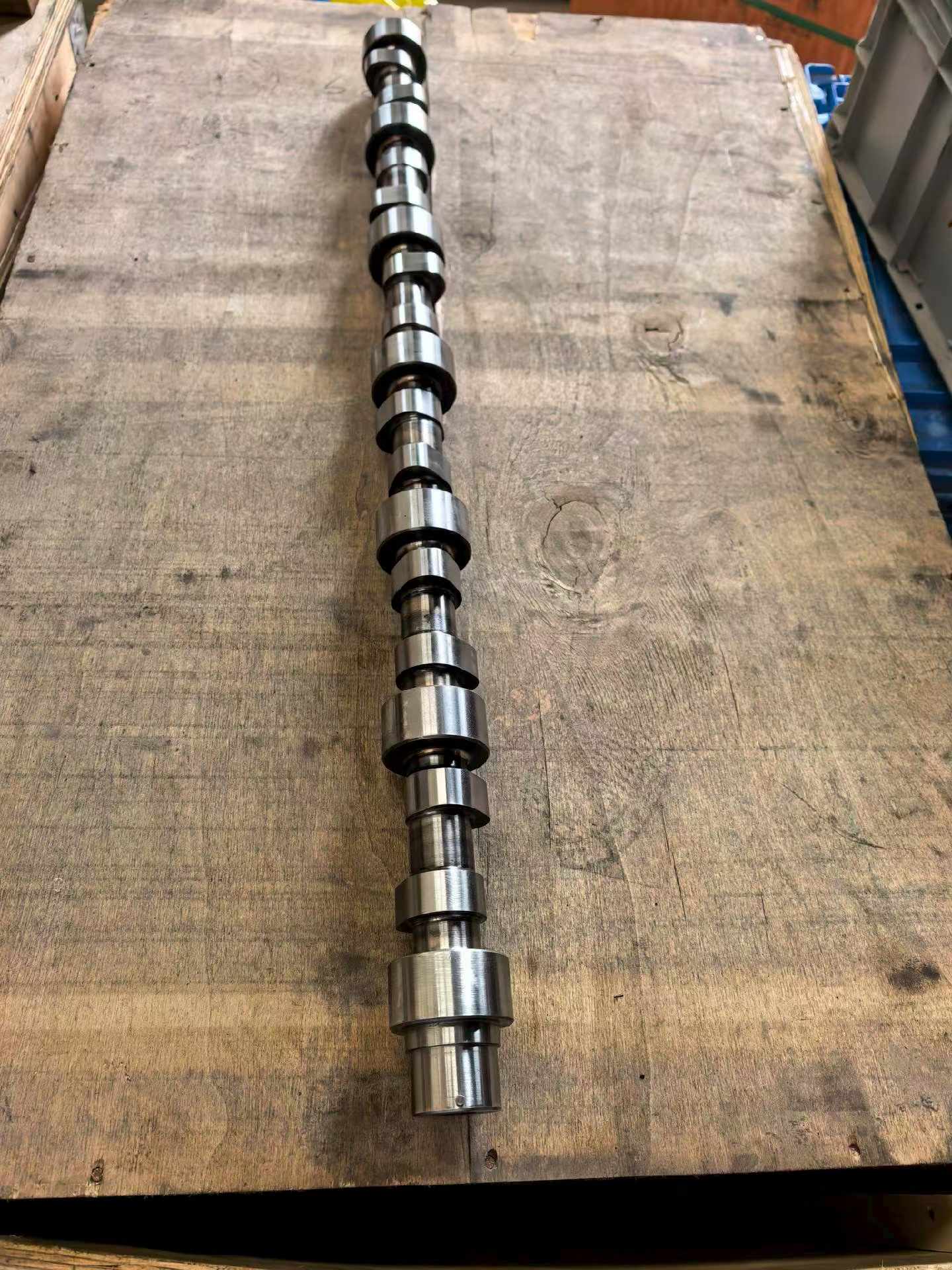 5589298 Camshaft