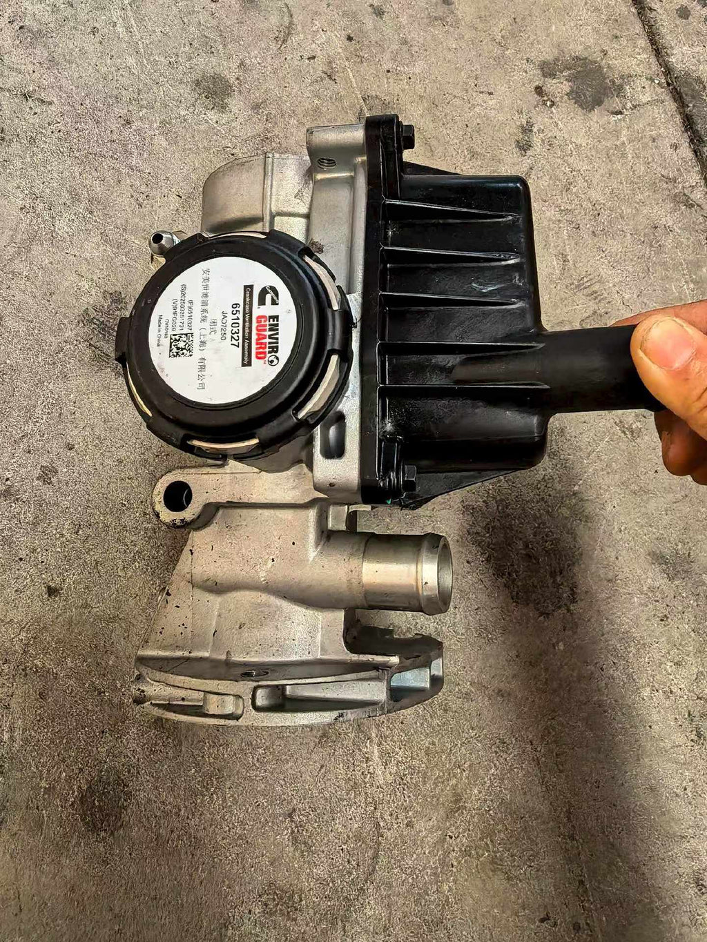 6510327 crankshaft vent box