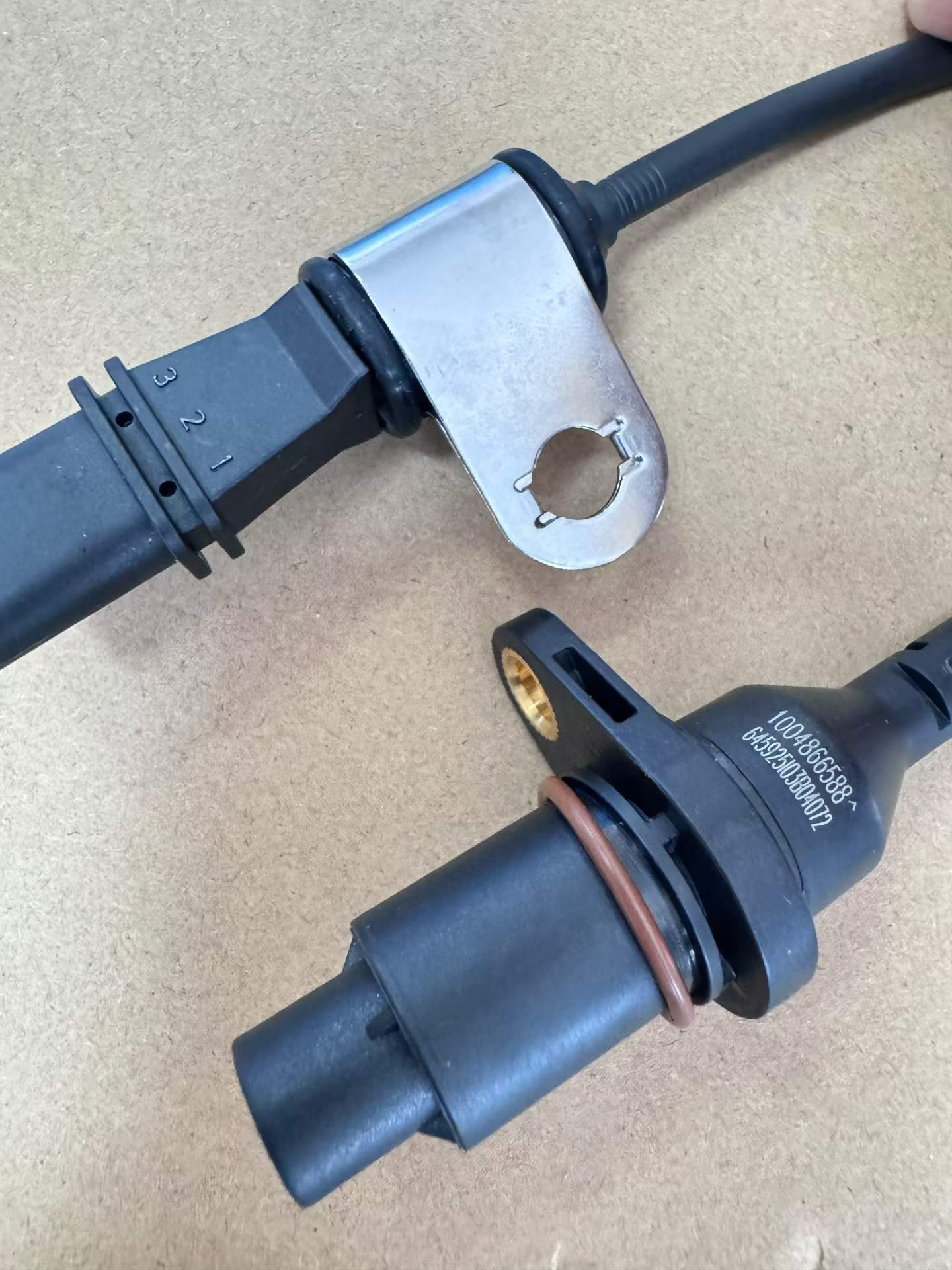 1004866588 Speed Sensor