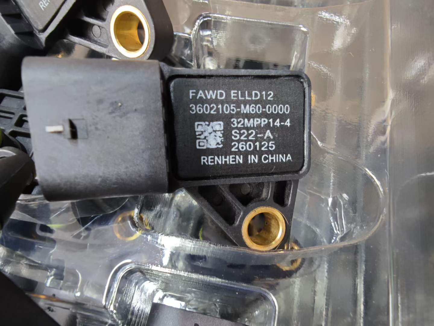 3602105-M60-0000 32MPP14-4 intake pressure sensor OEM