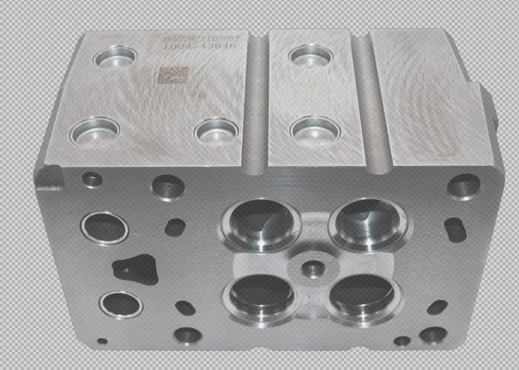 1004743646 cylinder head OEM