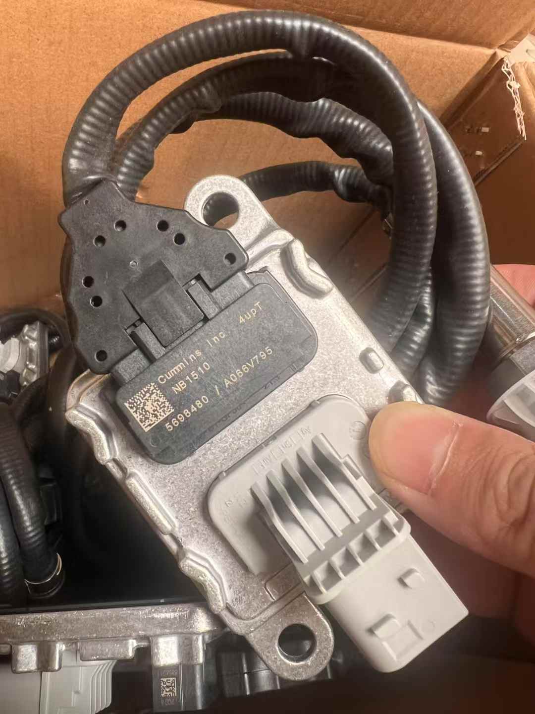 5698480 A066V795 Nox Sensor OEM