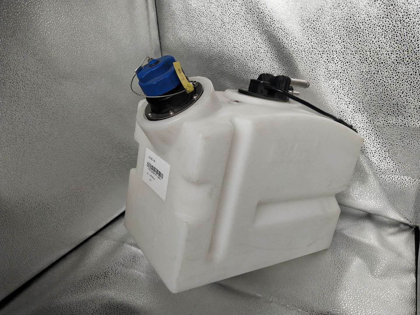 612640130629 Urea Tank 16L OEM