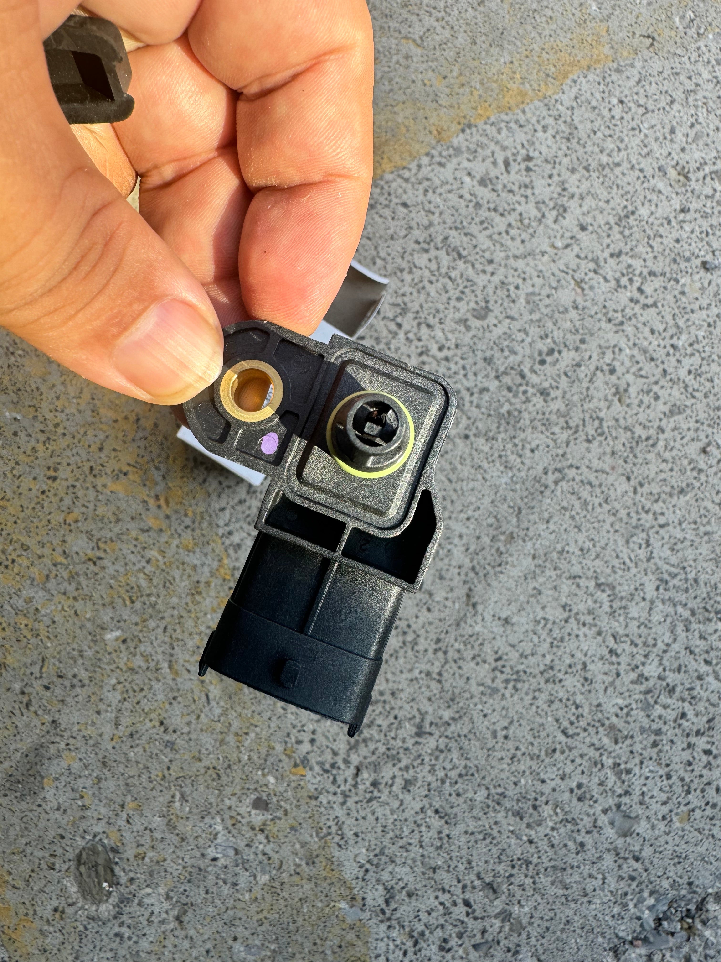 612640120077 Intake pressure sensor OEM