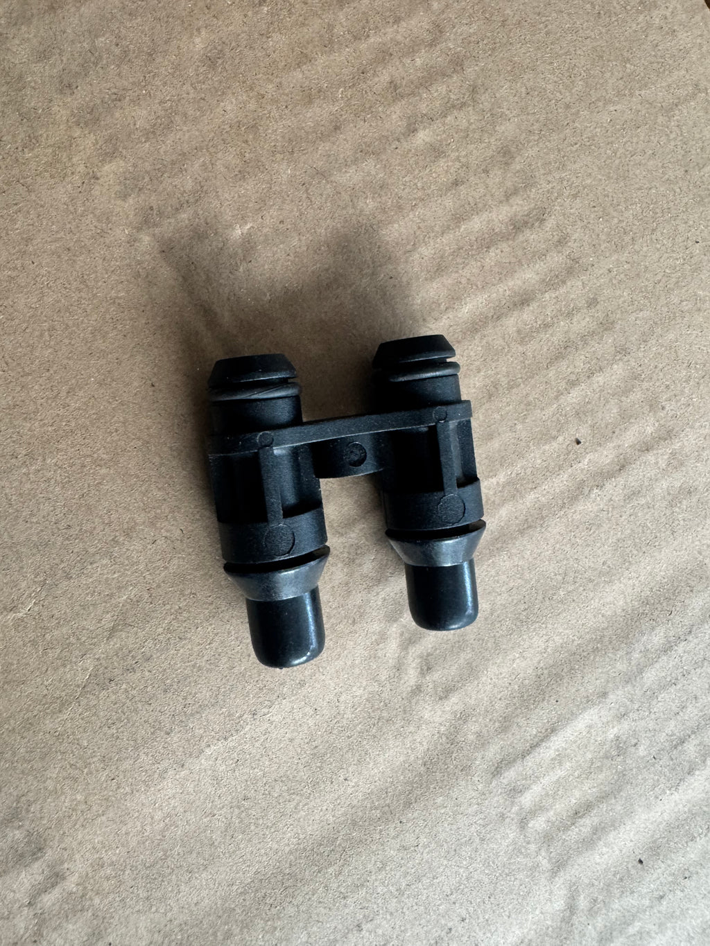 5418889 A060H209 4388105/A052Y605 urea metering pump water outlet connector OEM