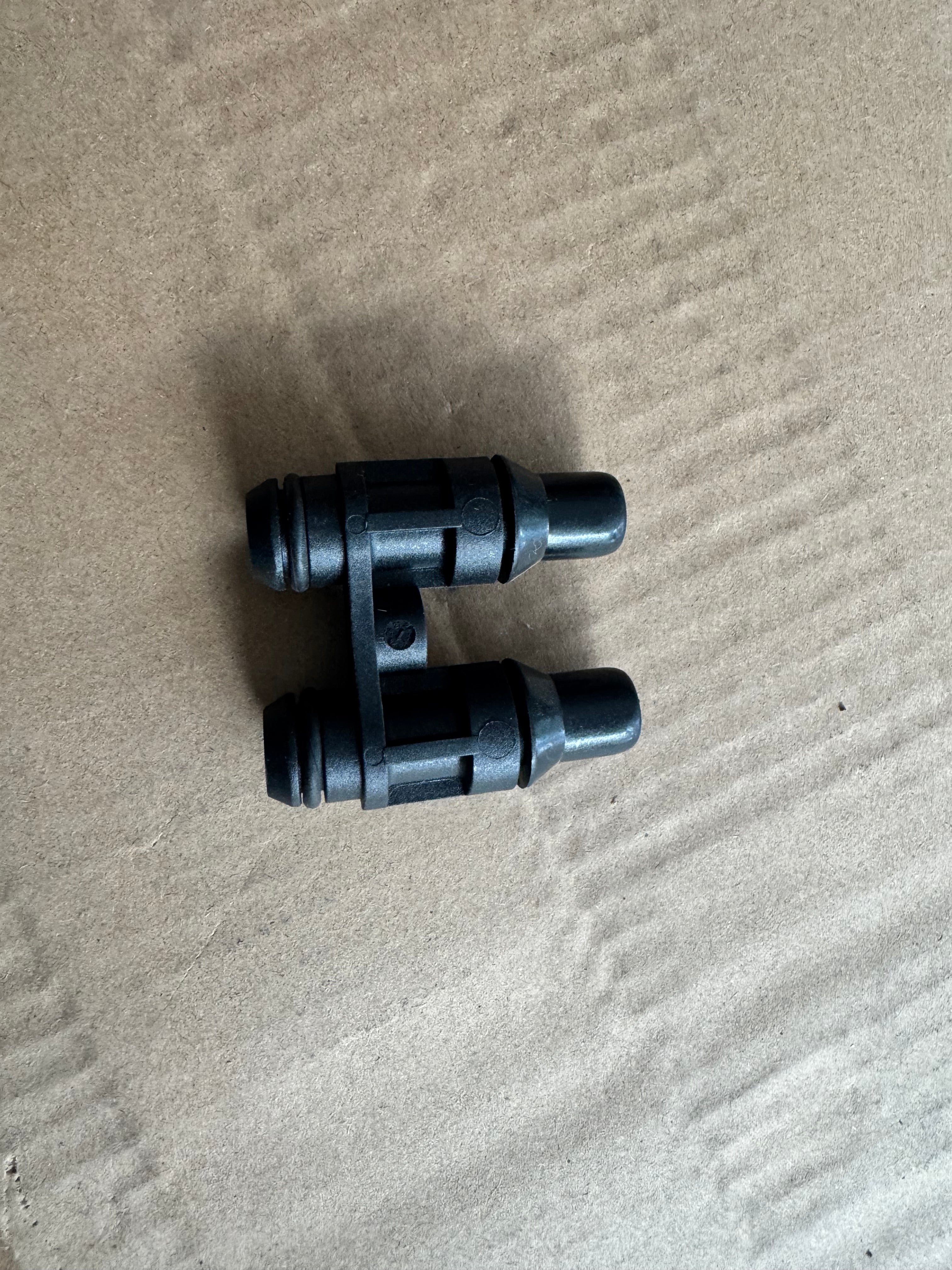 5418889 A060H209 4388105/A052Y605 urea metering pump water outlet connector OEM