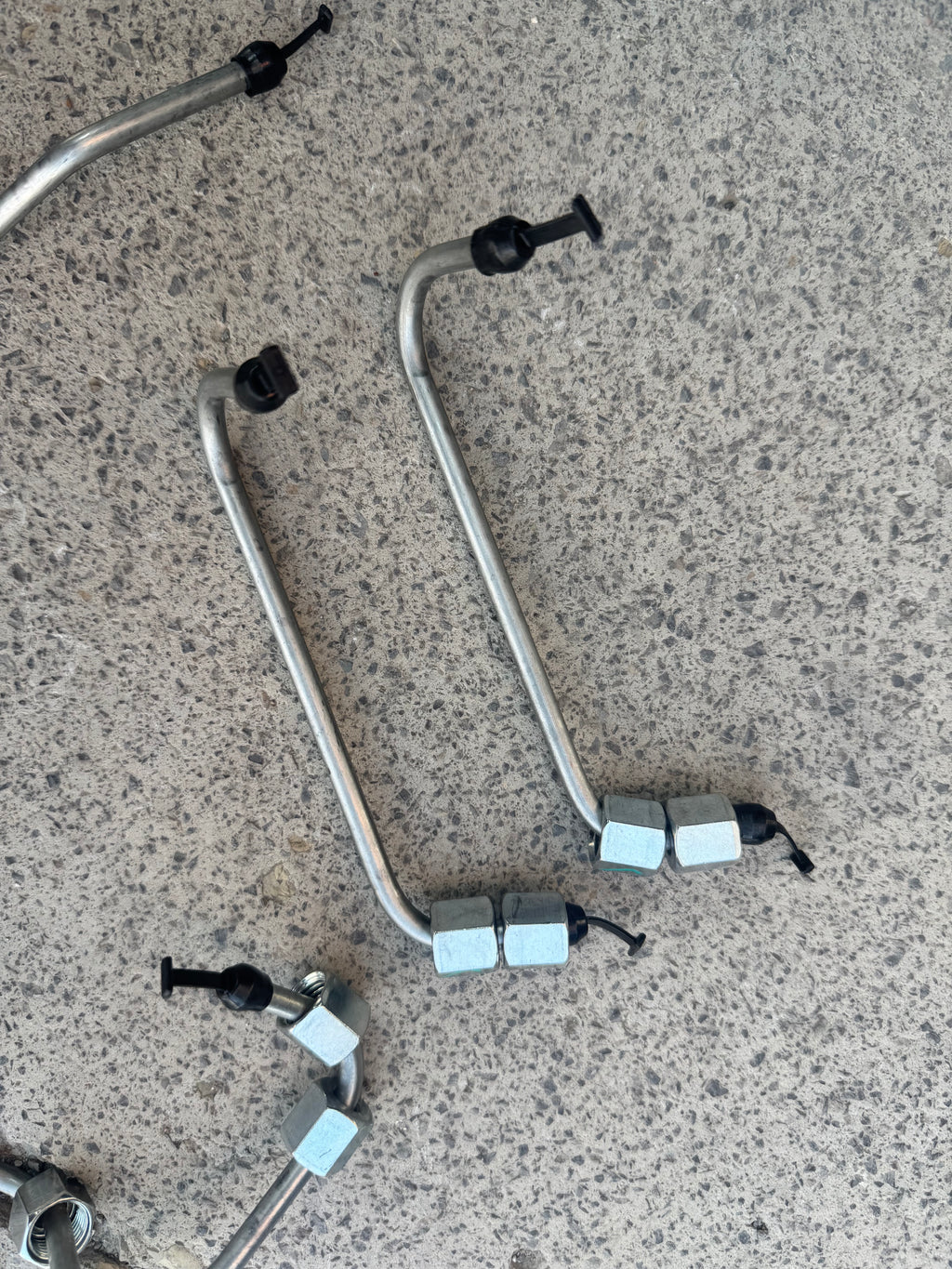 1000523063A 100523061A 1006423368A 1006423369A High-pressure oil pipe OEM