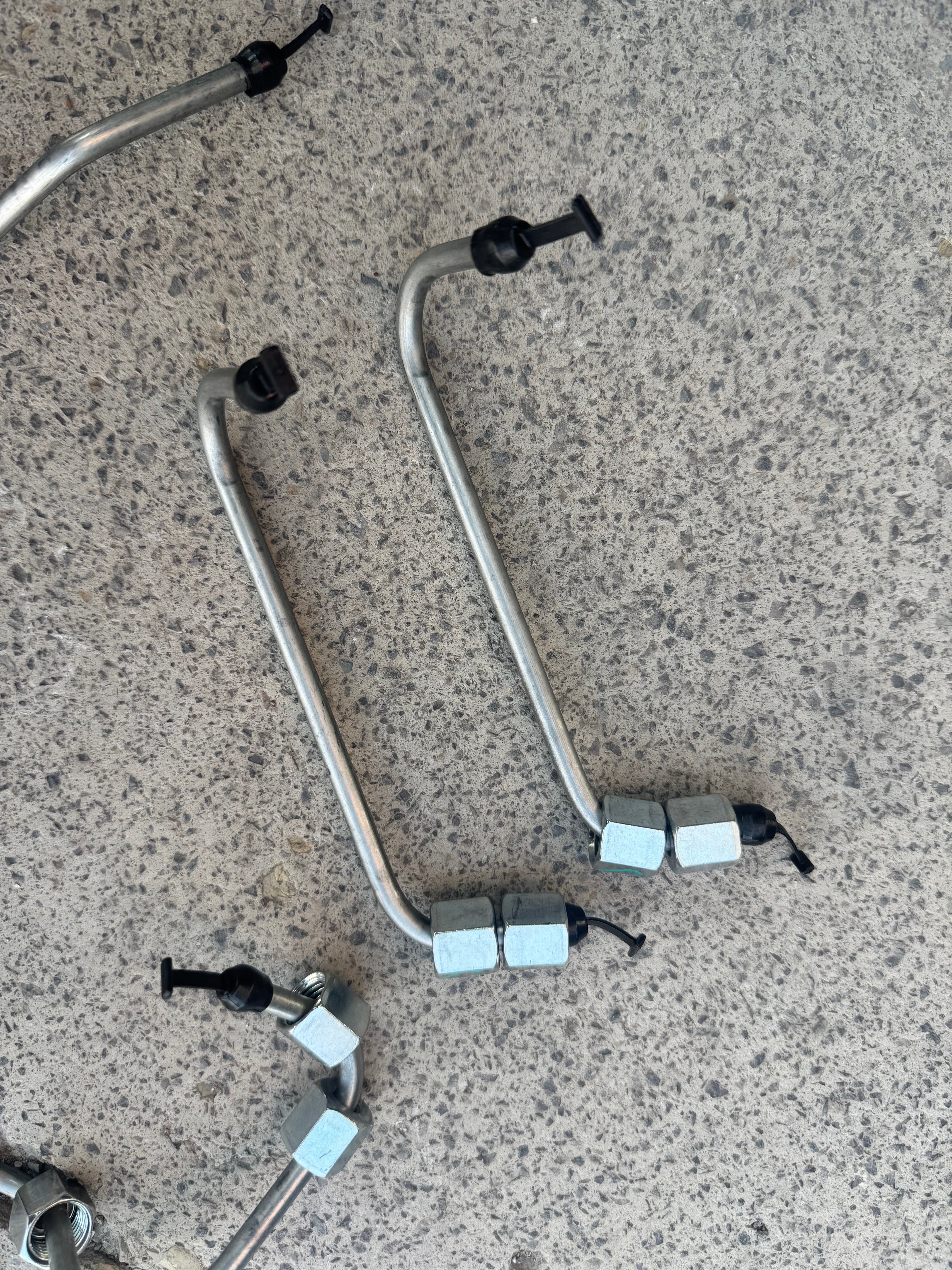 1000523063A 100523061A 1006423368A 1006423369A High-pressure oil pipe OEM