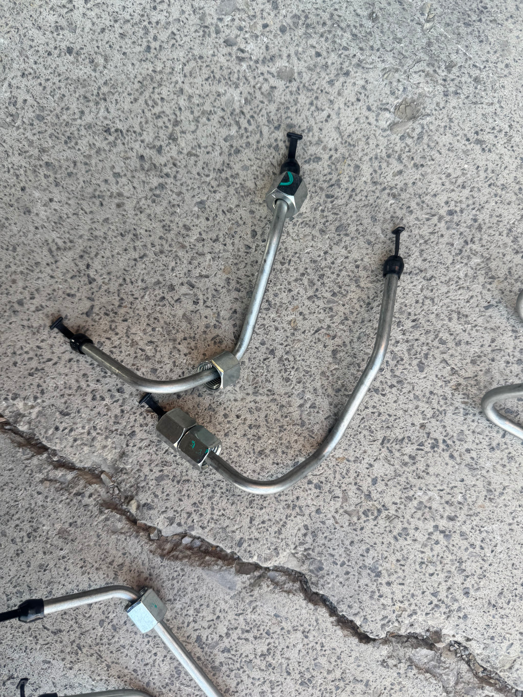 1000523063A 100523061A 1006423368A 1006423369A High-pressure oil pipe OEM
