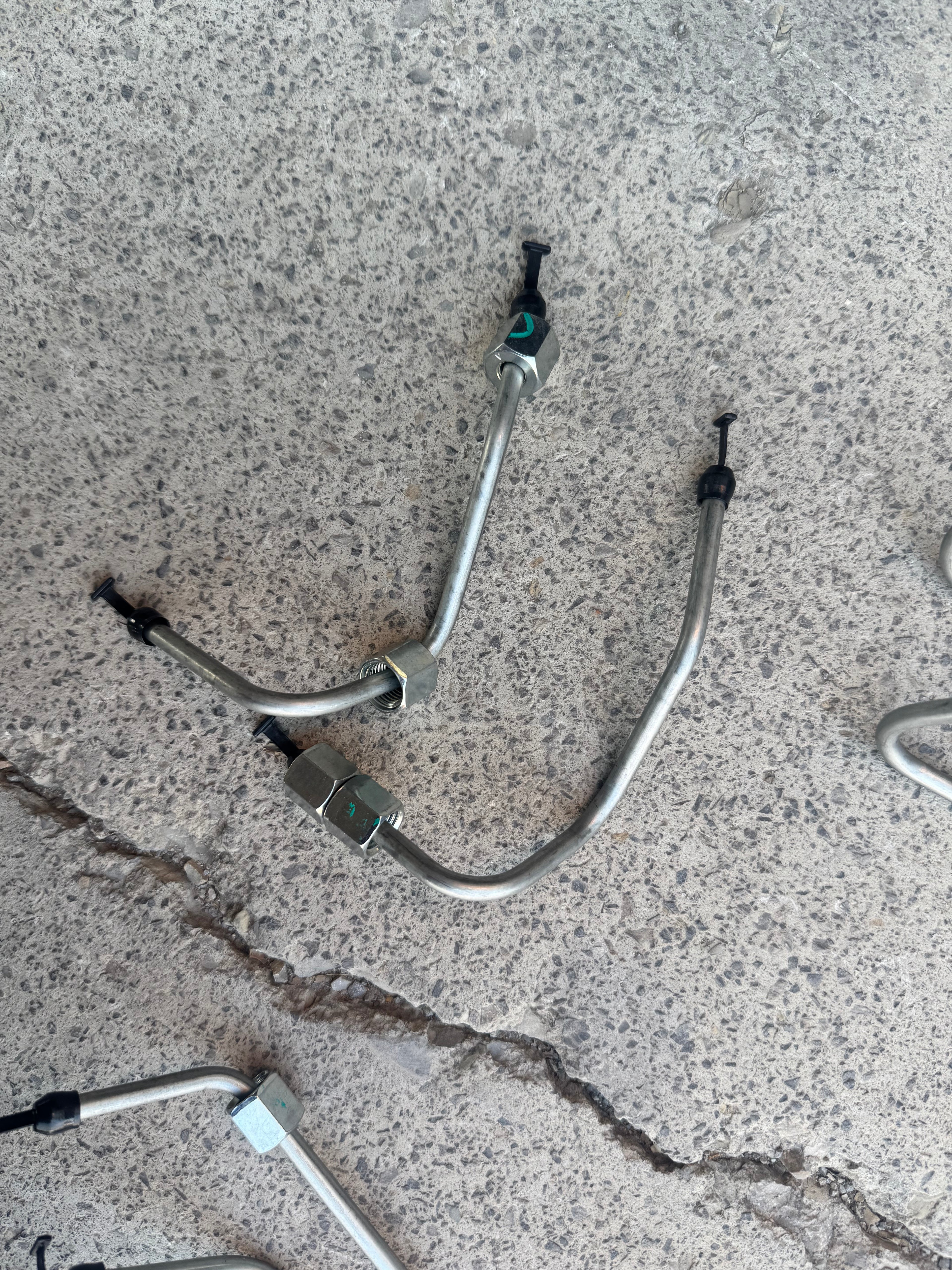 1000523063A 100523061A 1006423368A 1006423369A High-pressure oil pipe OEM