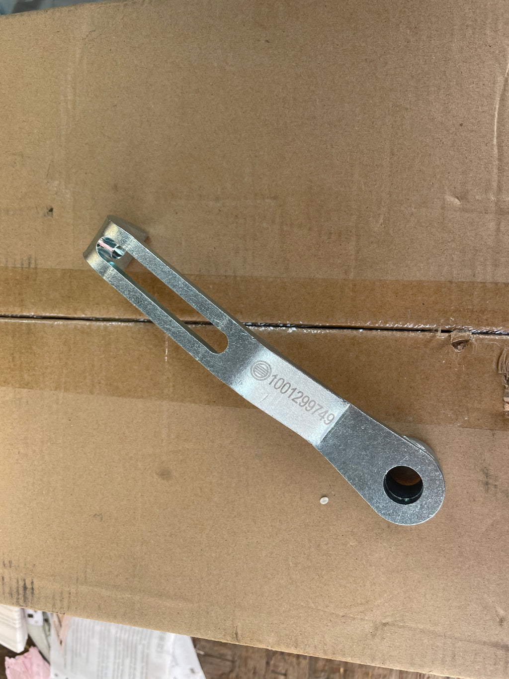 1001299749 Generator bracket OEM