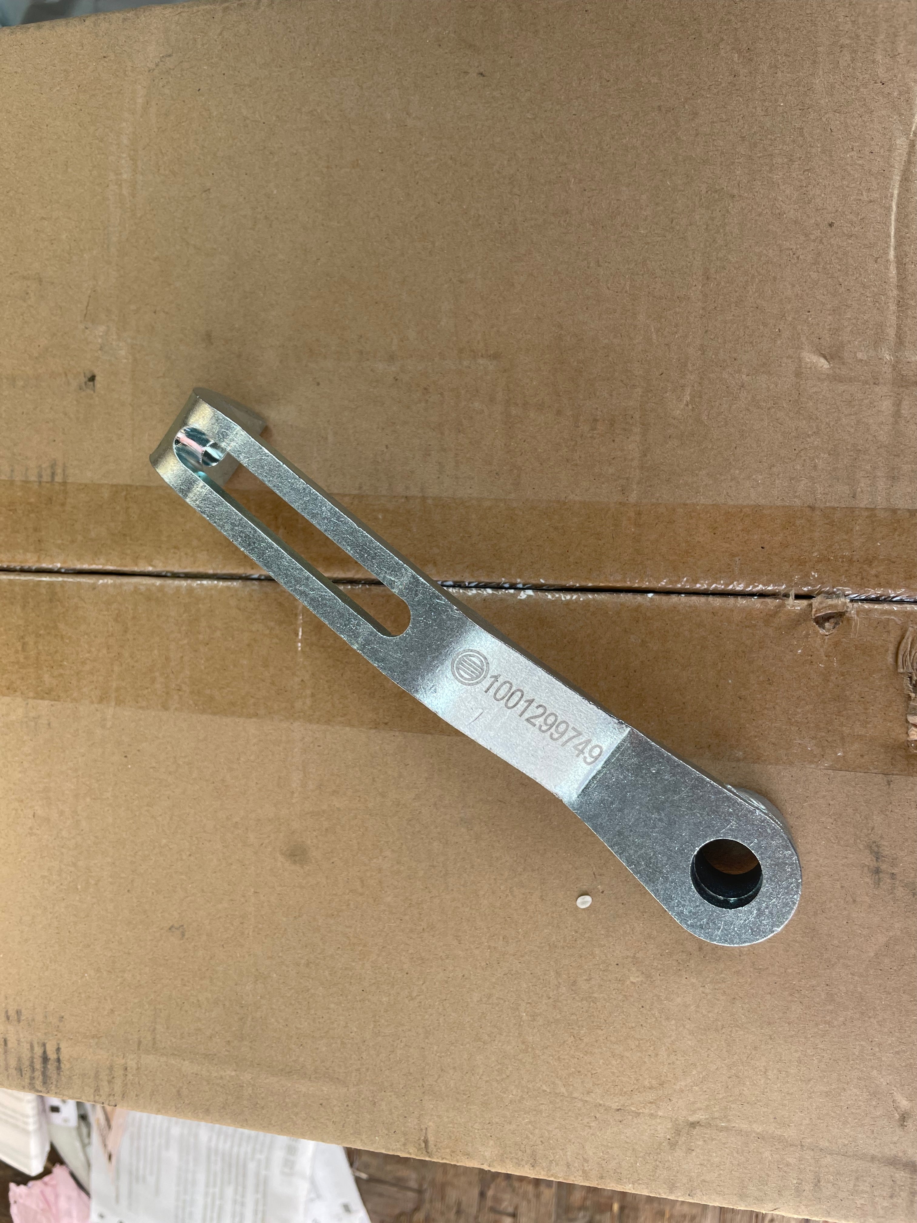 1001299749 Generator bracket OEM