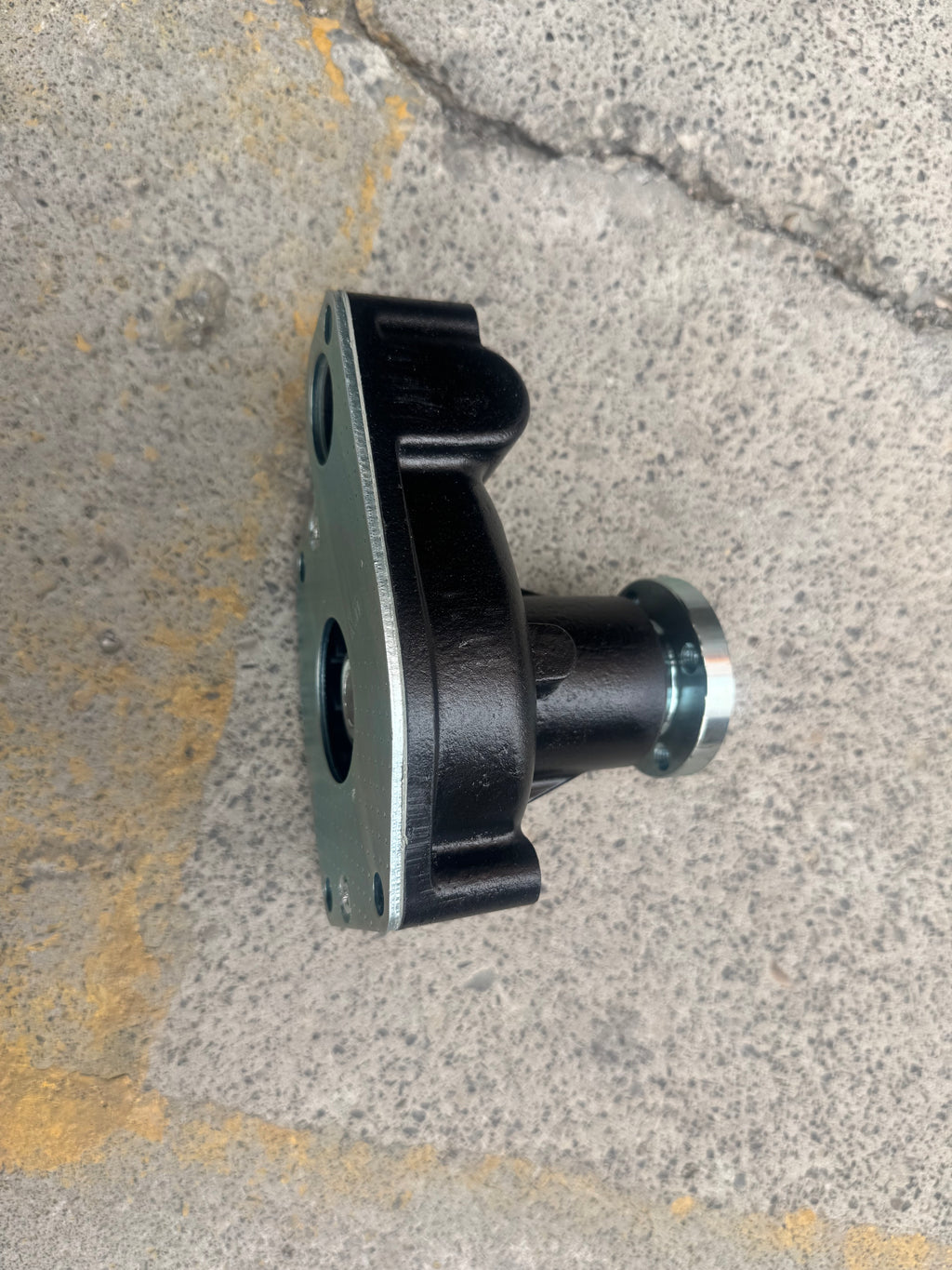 1000082548 Engine Water Pump, Euro VI OEM