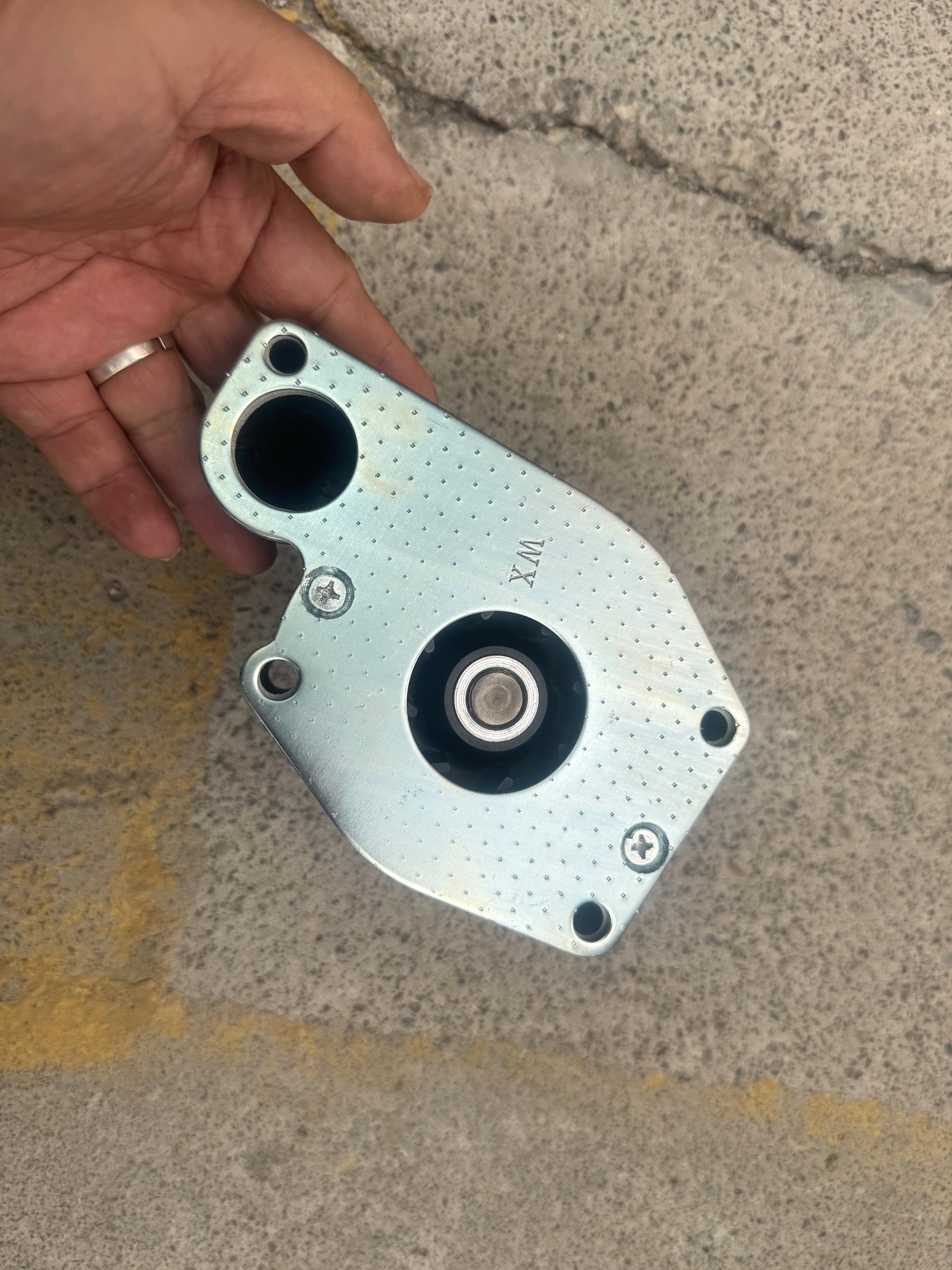 1000082548 Engine Water Pump, Euro VI OEM