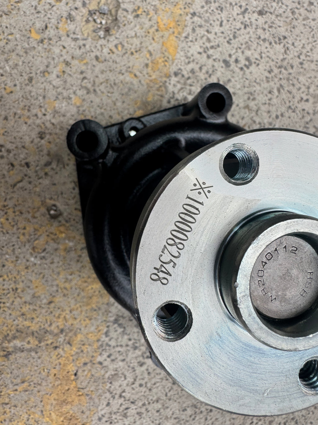 1000082548 Engine Water Pump, Euro VI OEM