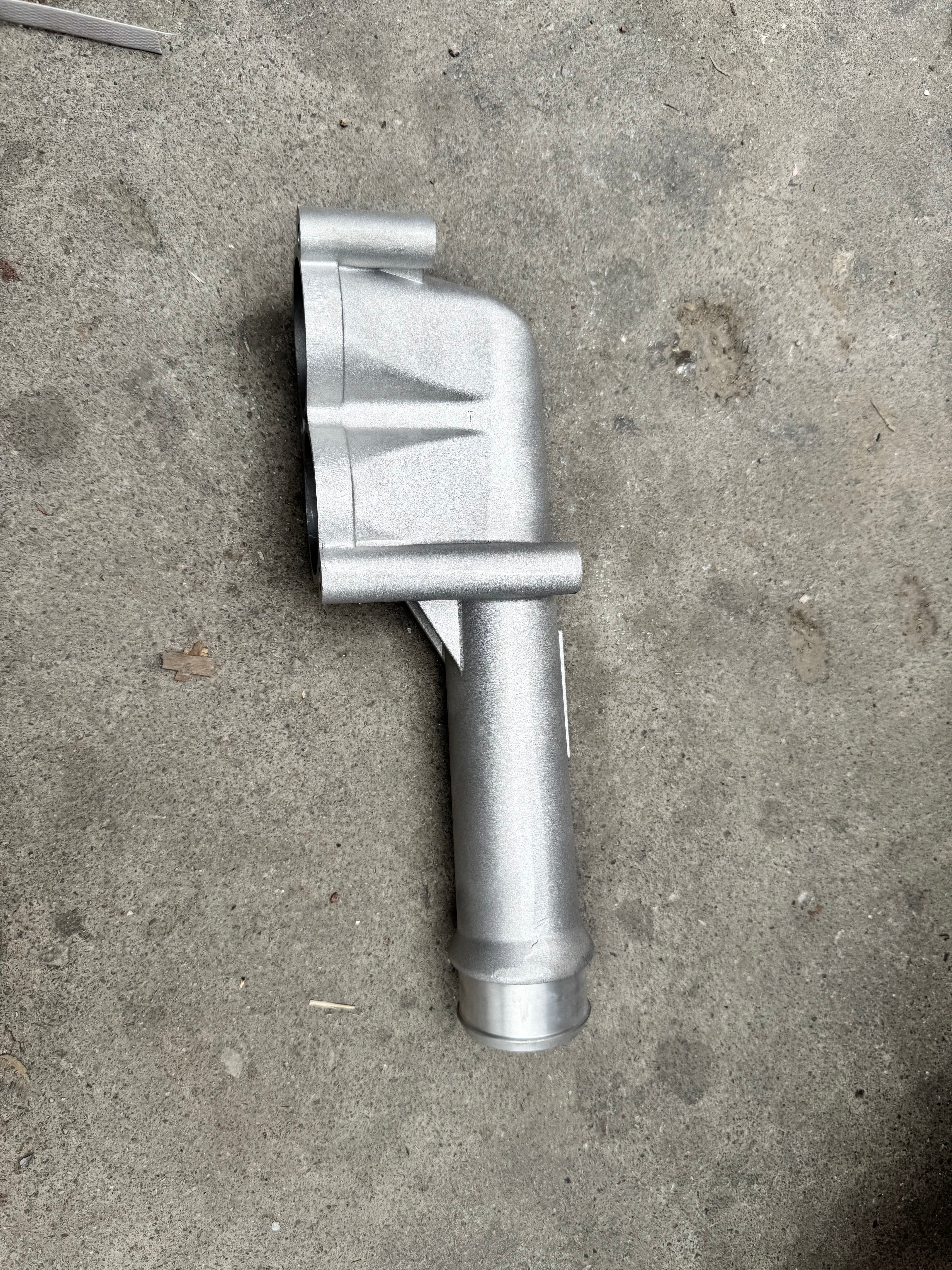 200V06302-0642 Thermostat outlet pipe OEM