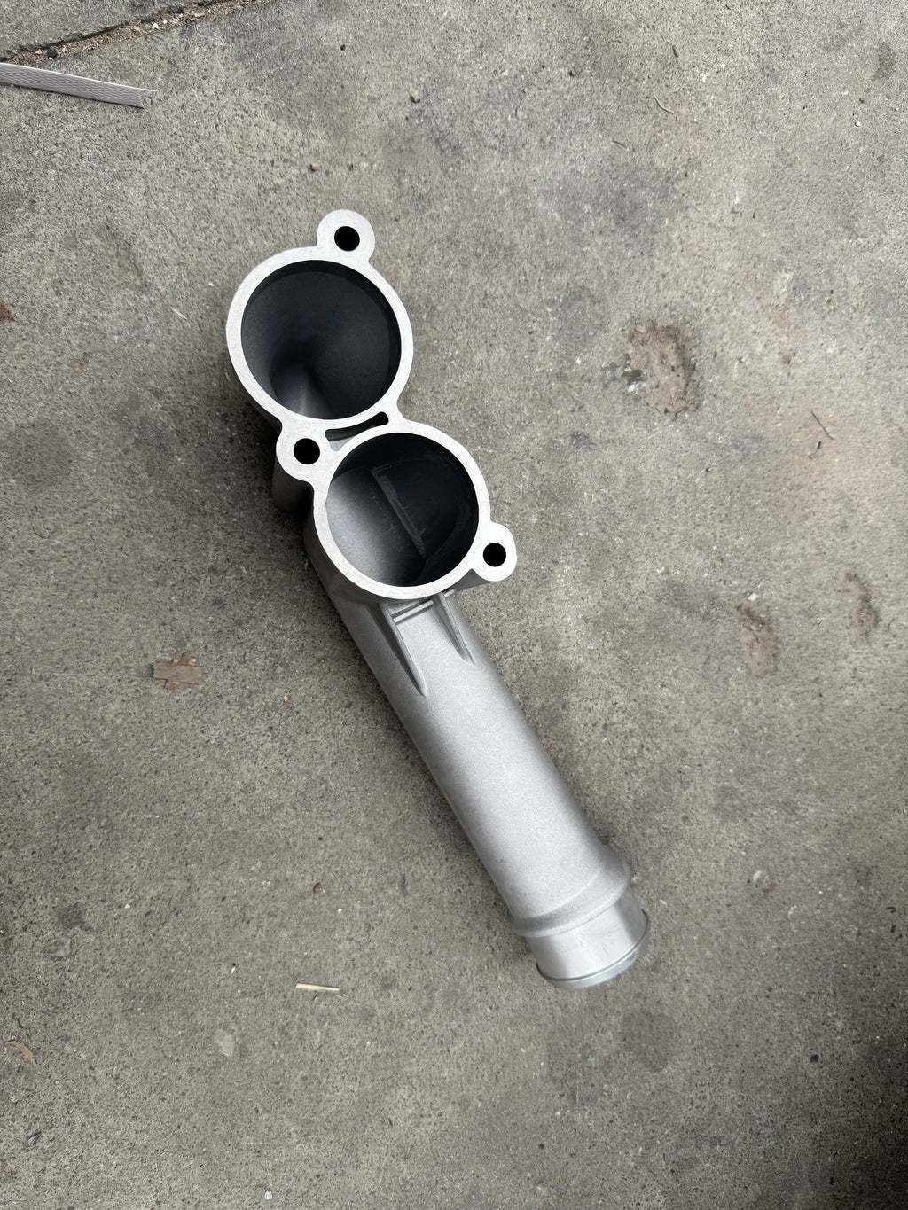 200V06302-0642 Thermostat outlet pipe OEM