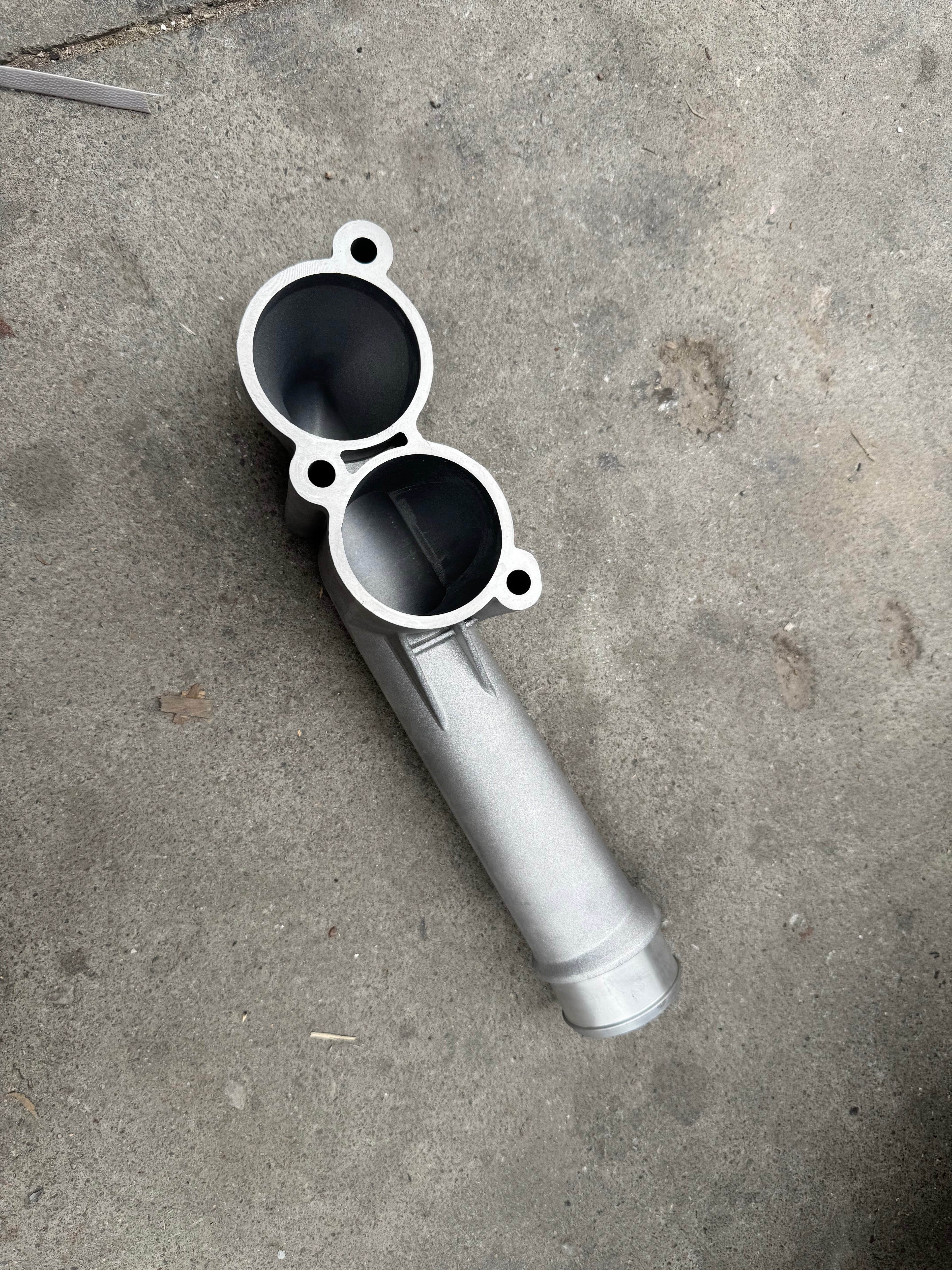 200V06302-0642 Thermostat outlet pipe OEM