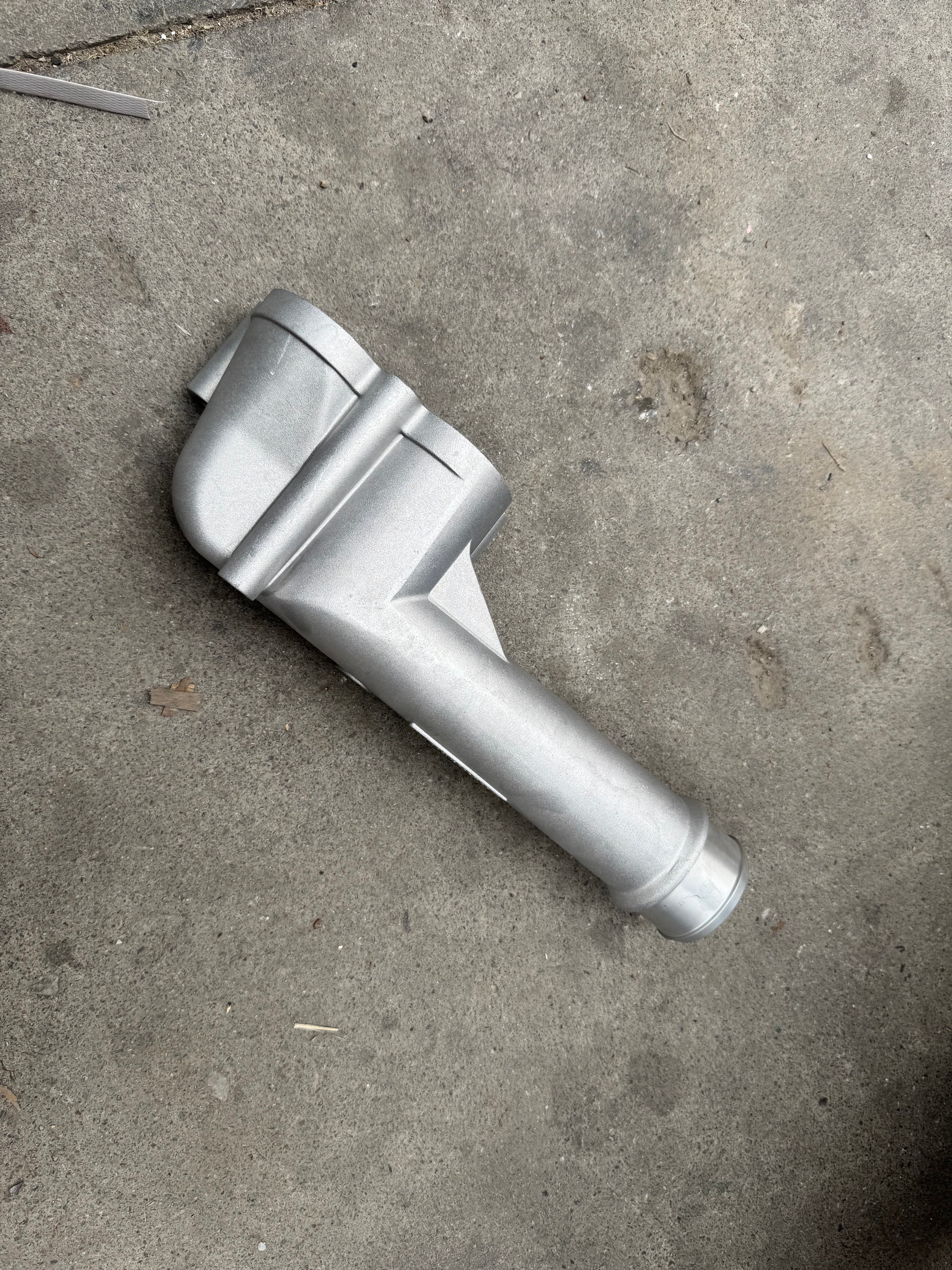 200V06302-0642 Thermostat outlet pipe OEM
