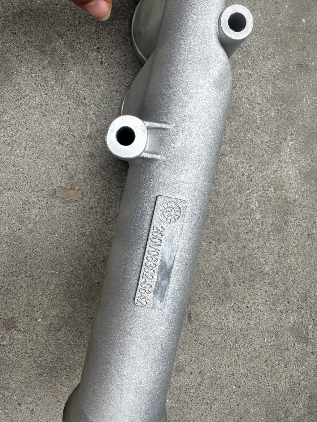 200V06302-0642 Thermostat outlet pipe OEM