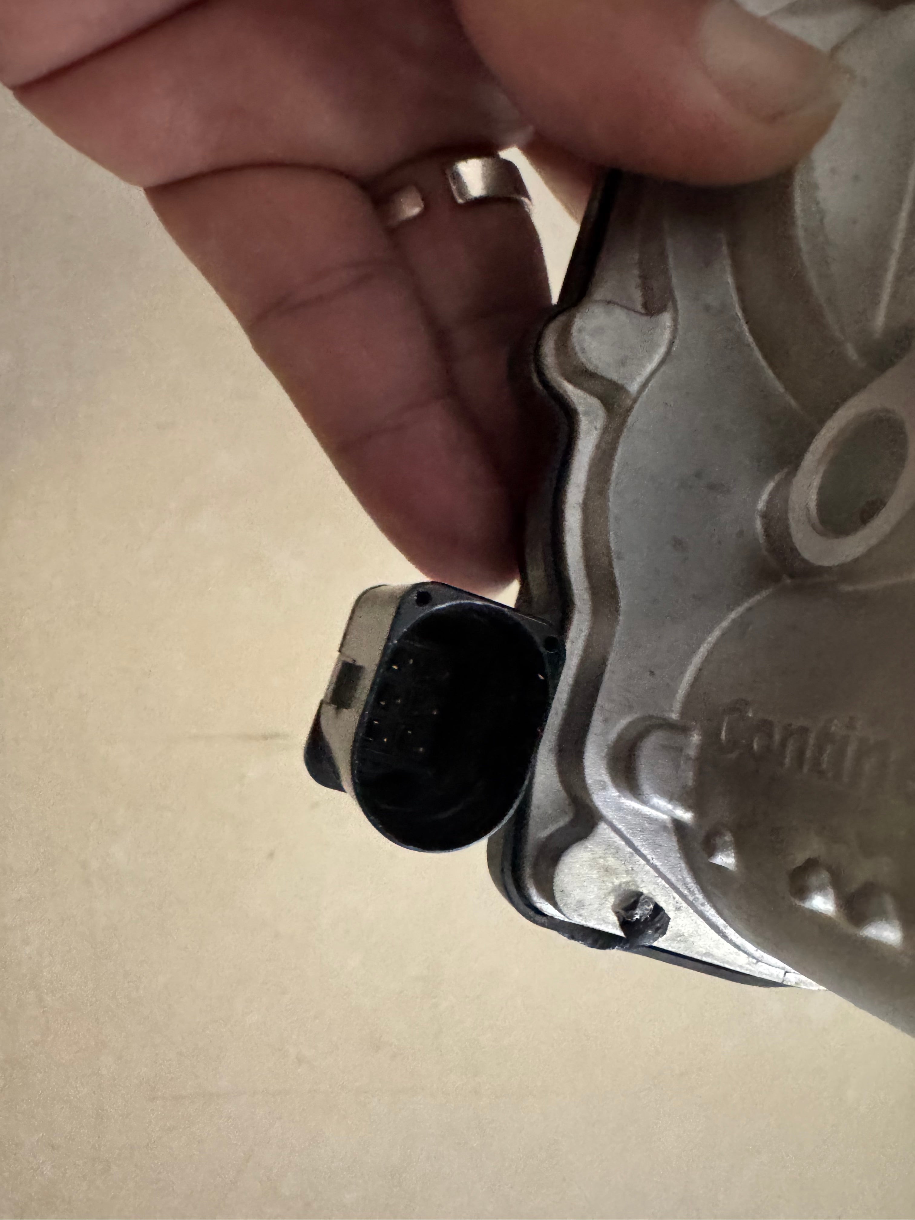 1001333721 Throttle OEM