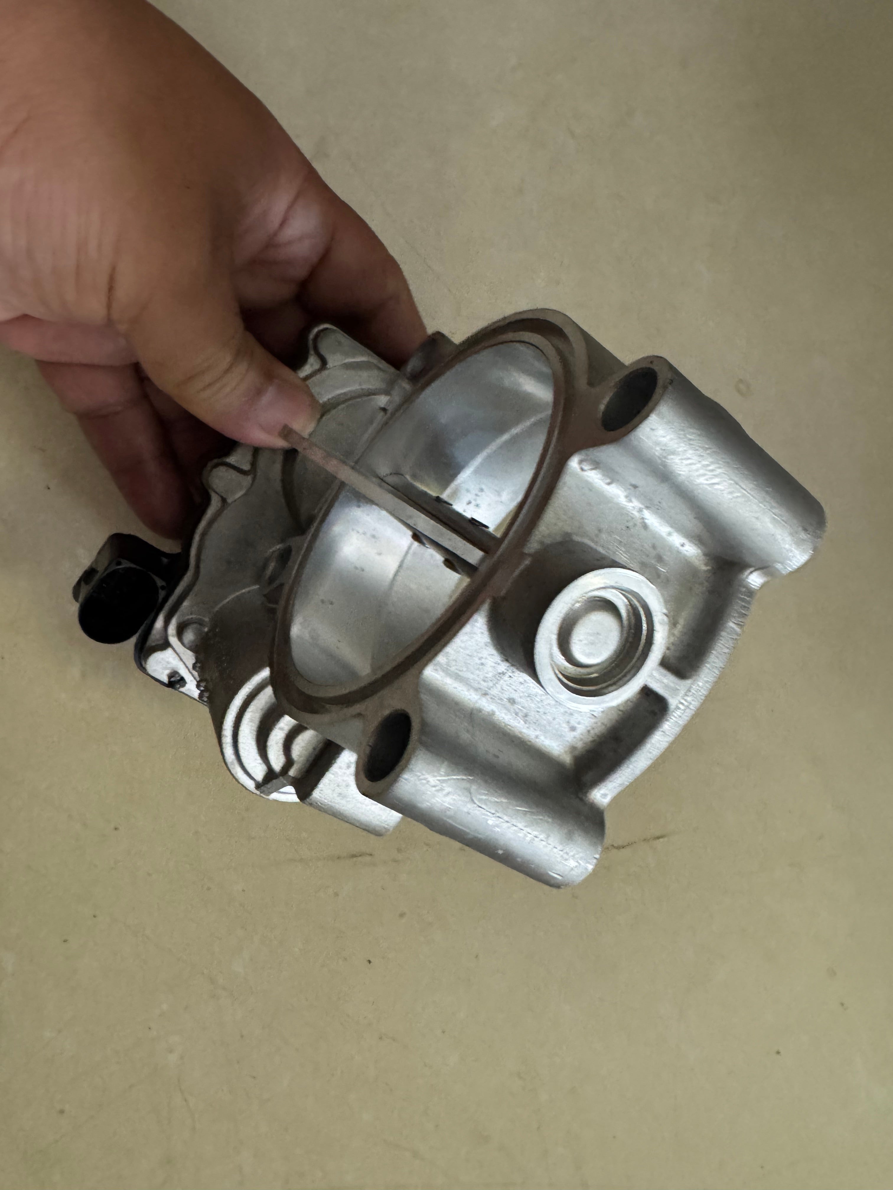 1001333721 Throttle OEM