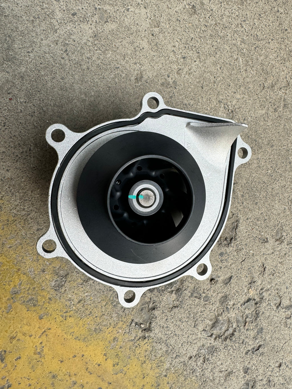 1001363790D engine water pump OEM