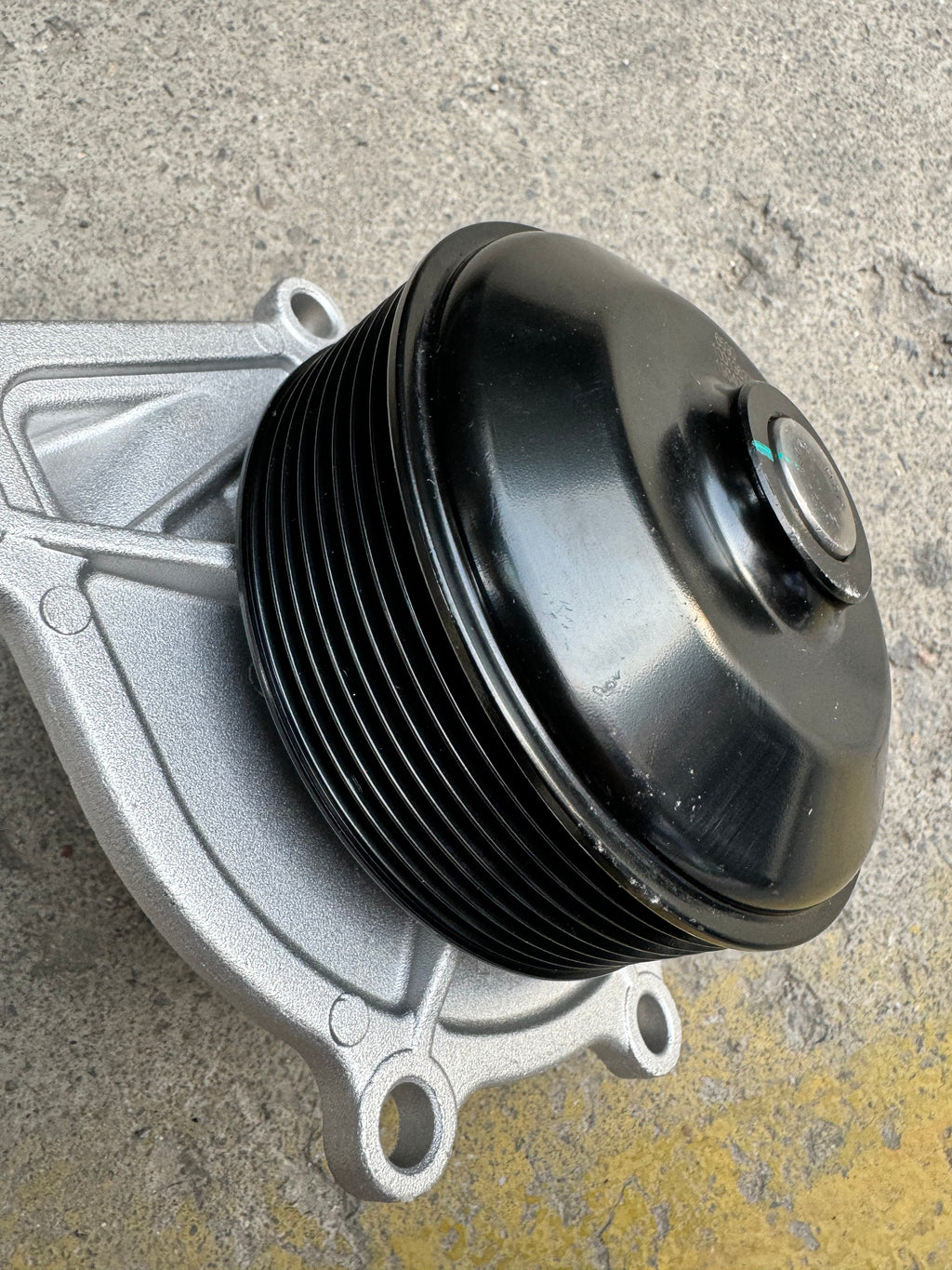 1001363790D engine water pump OEM