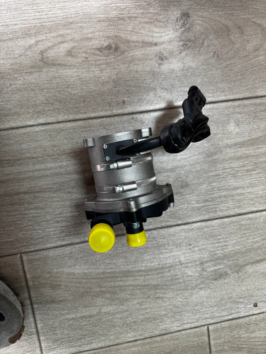 Q3FX4001 ECP200-2(1307TH2129040) Water Pump OEM