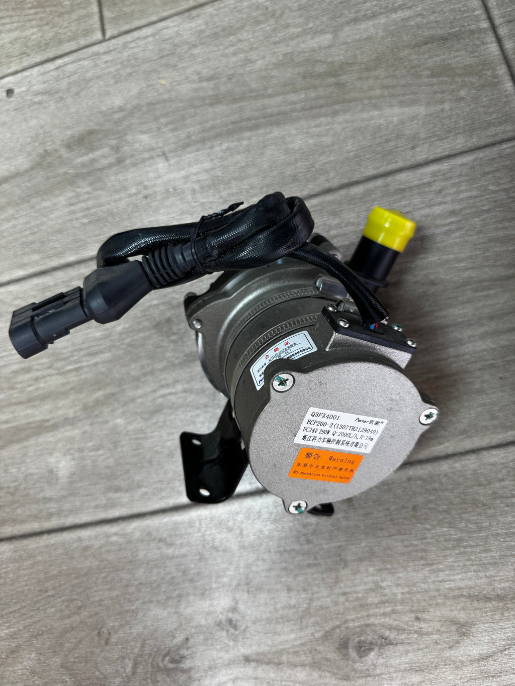 Q3FX4001 ECP200-2(1307TH2129040) Water Pump OEM