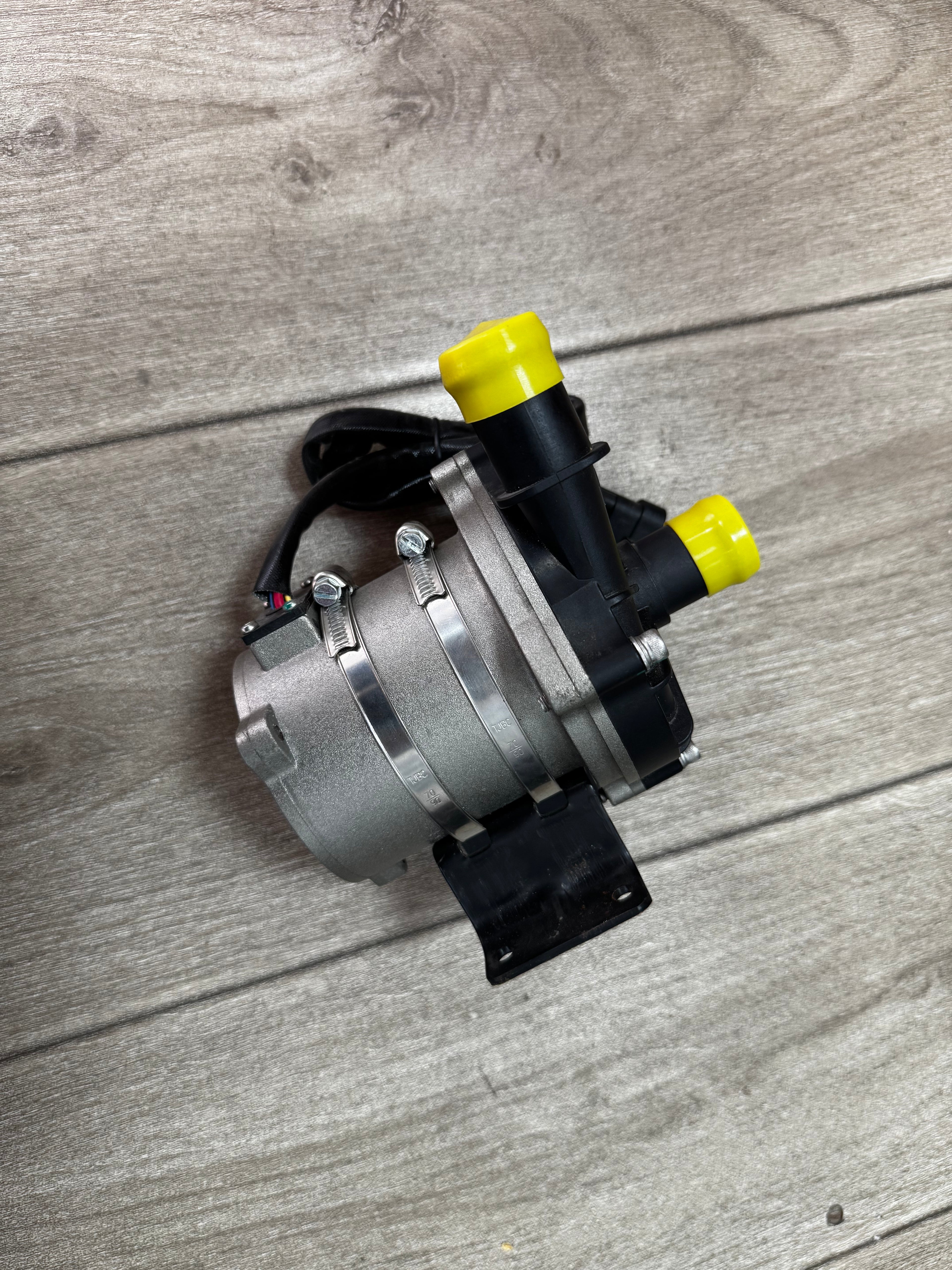 Q3FX4001 ECP200-2(1307TH2129040) Water Pump OEM