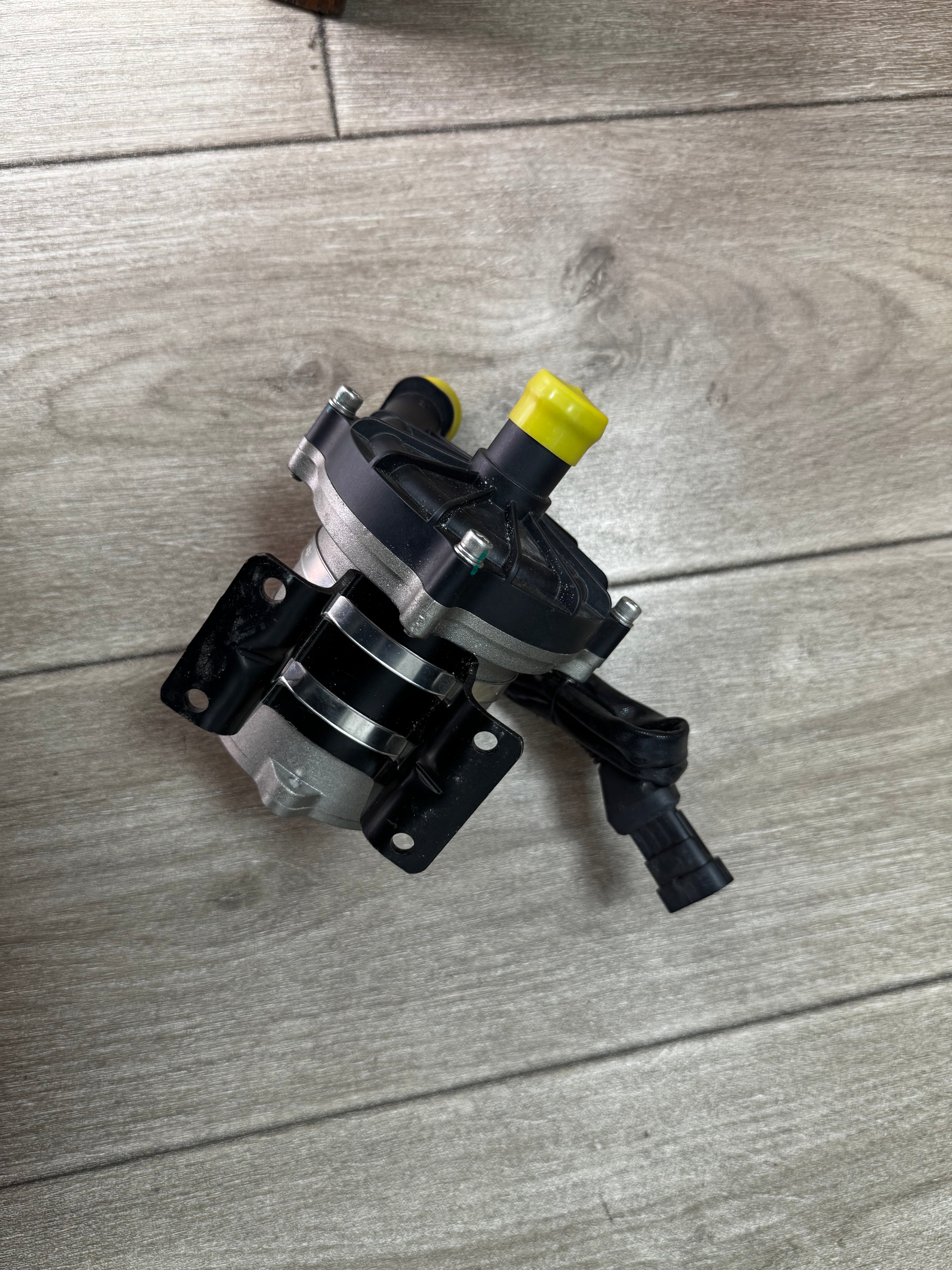 Q3FX4001 ECP200-2(1307TH2129040) Water Pump OEM
