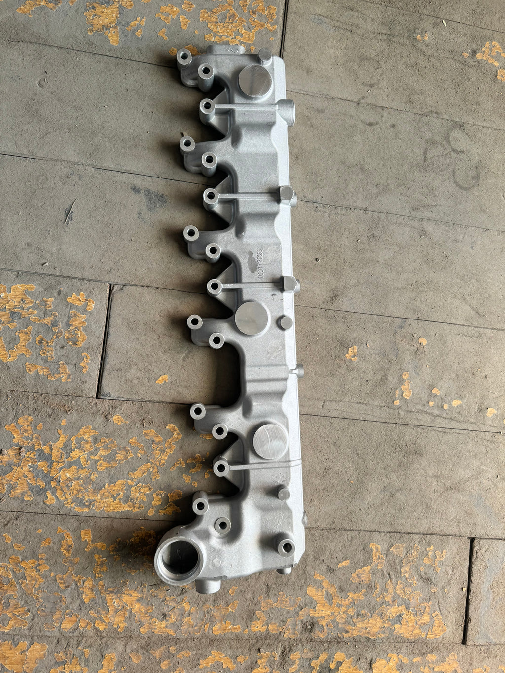 1001722231 engine outlet pipe OEM