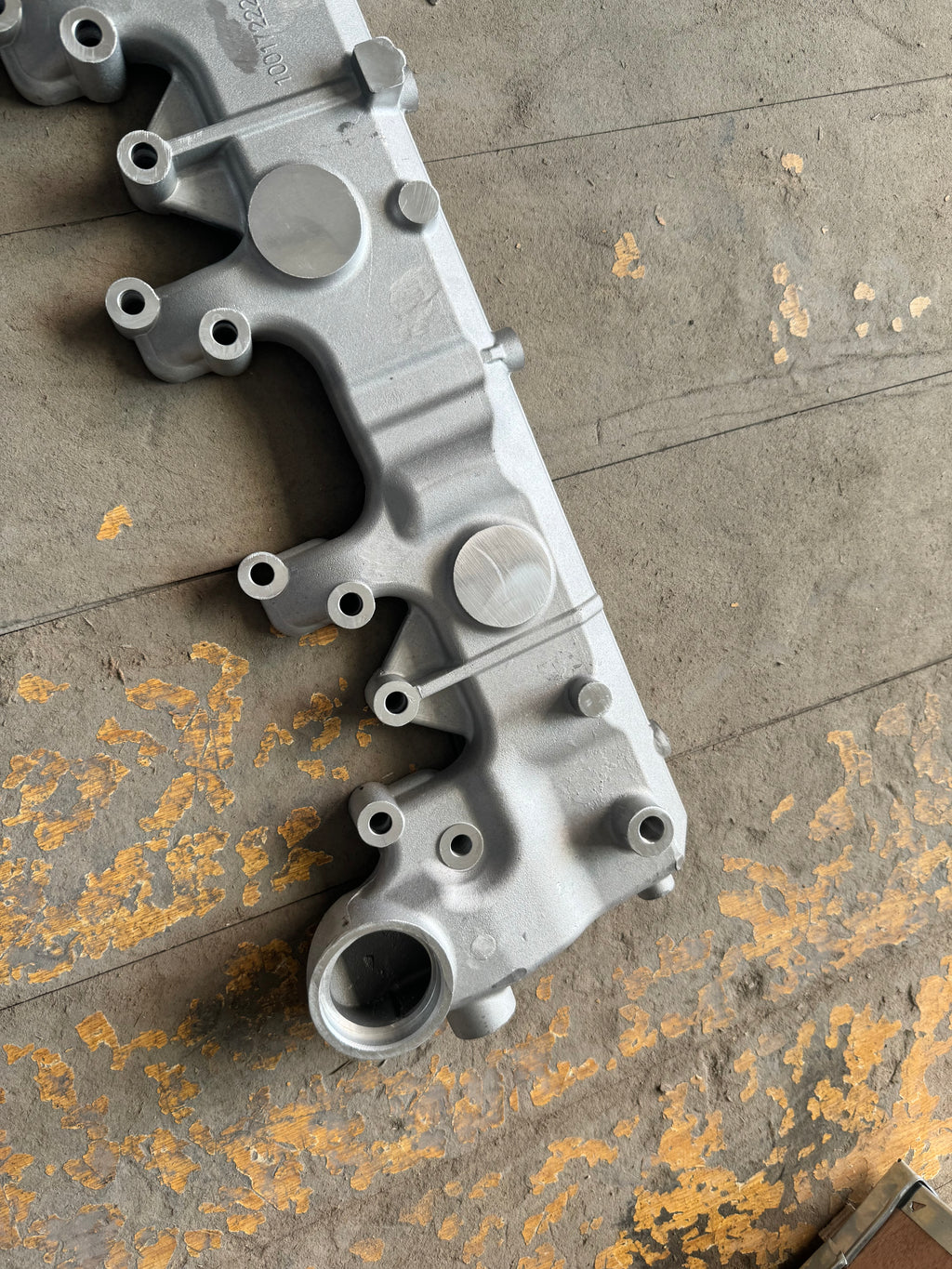 1001722231 engine outlet pipe OEM
