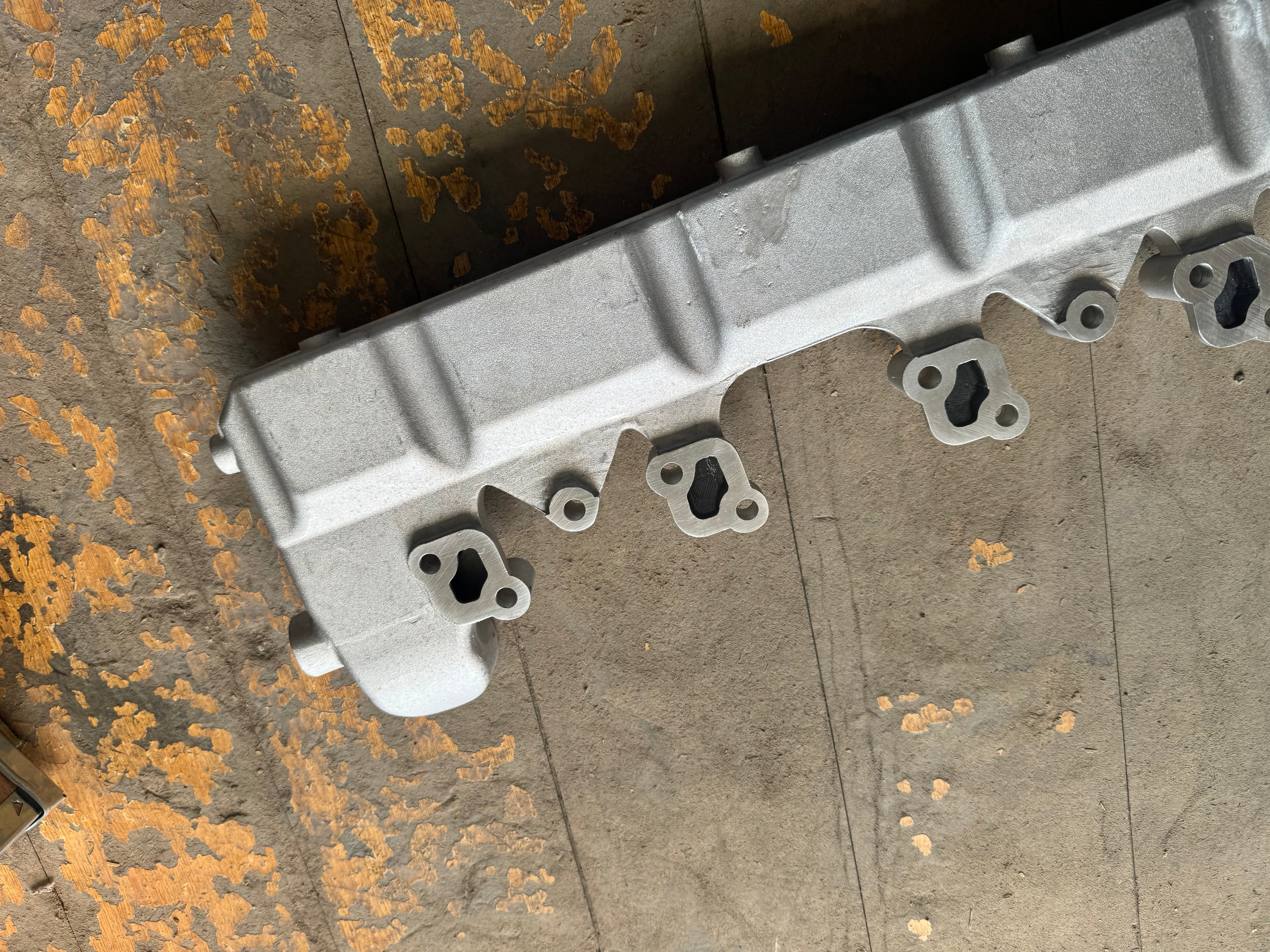 1001722231 engine outlet pipe OEM