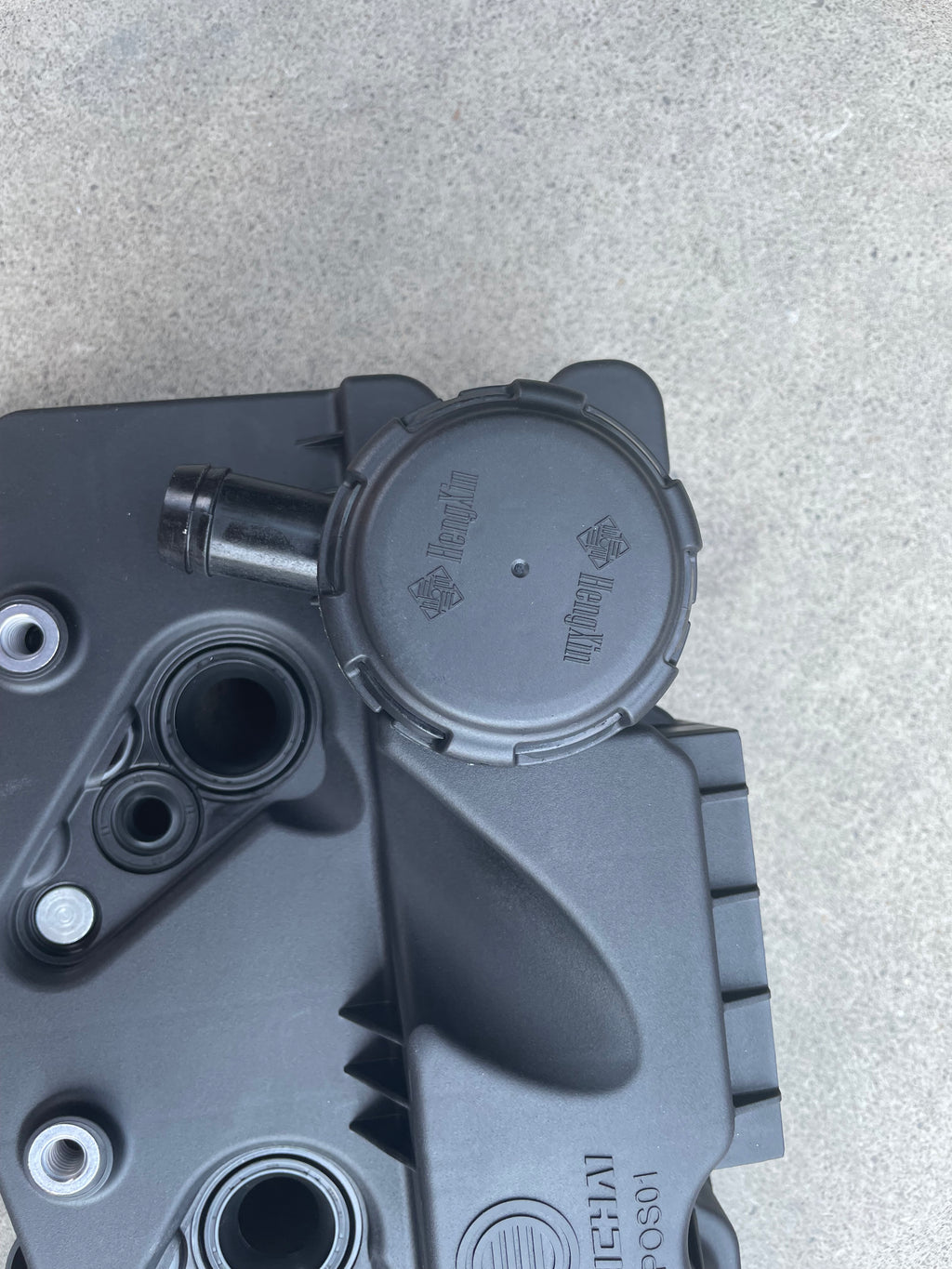 1001919779 Valve Cover OEM