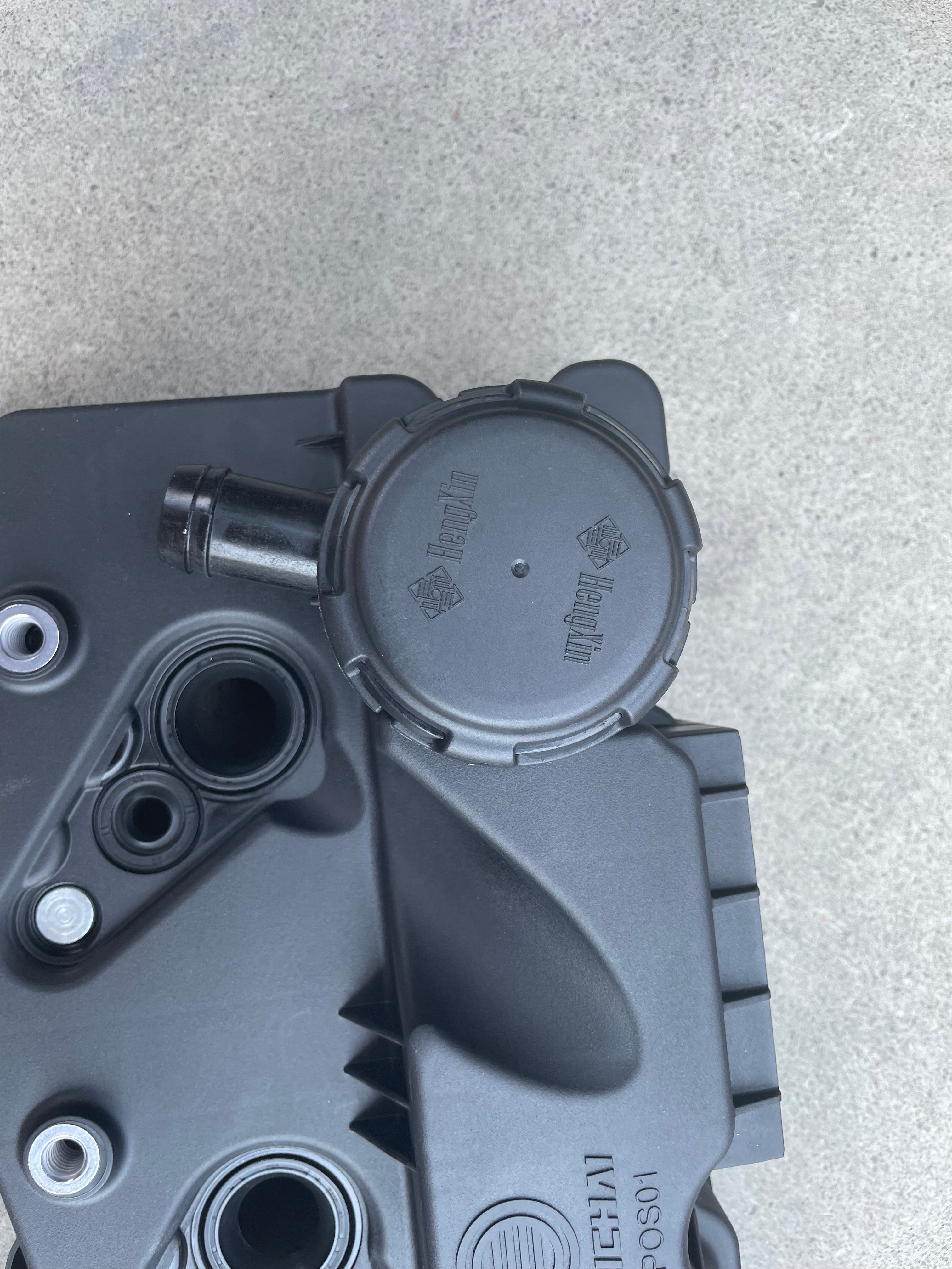 1001919779 Valve Cover OEM