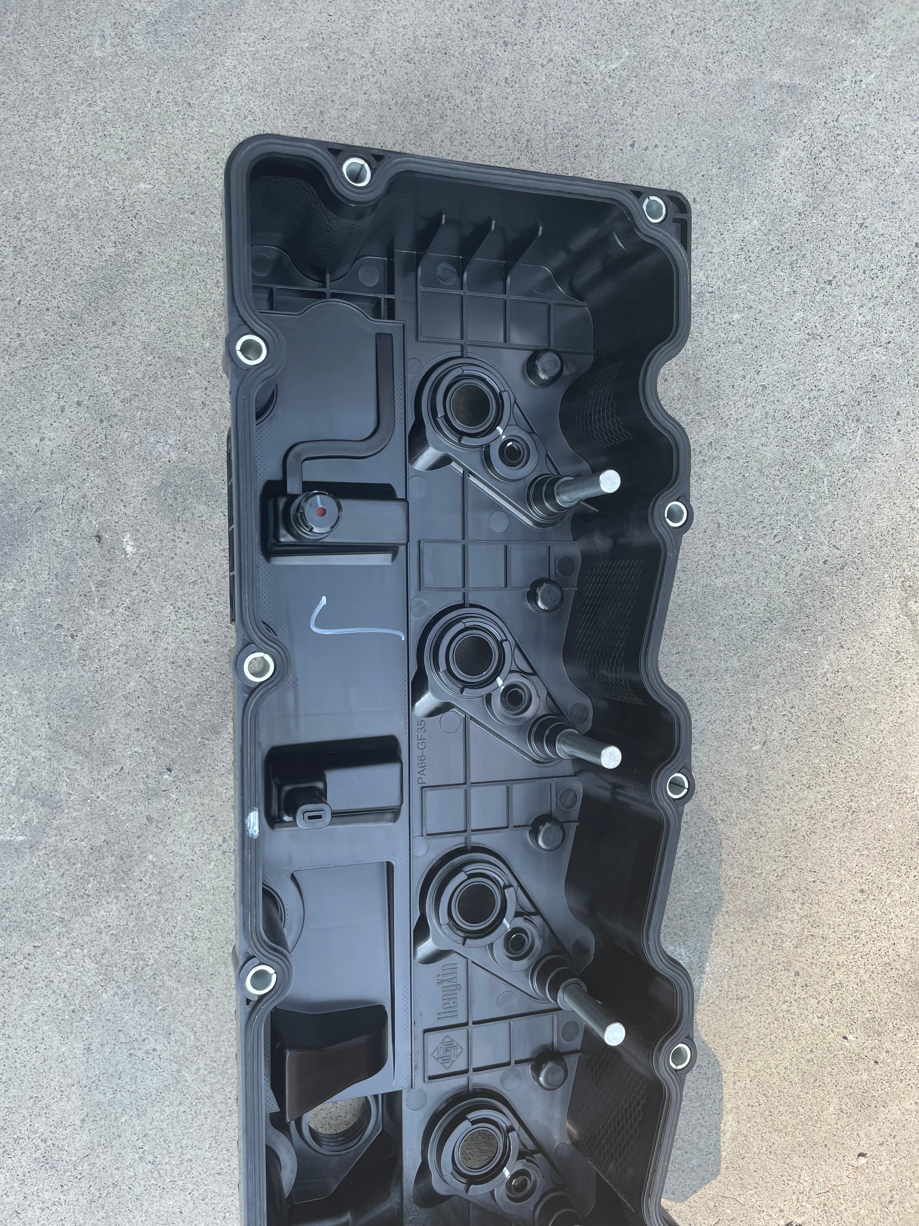 1001919779 Valve Cover OEM
