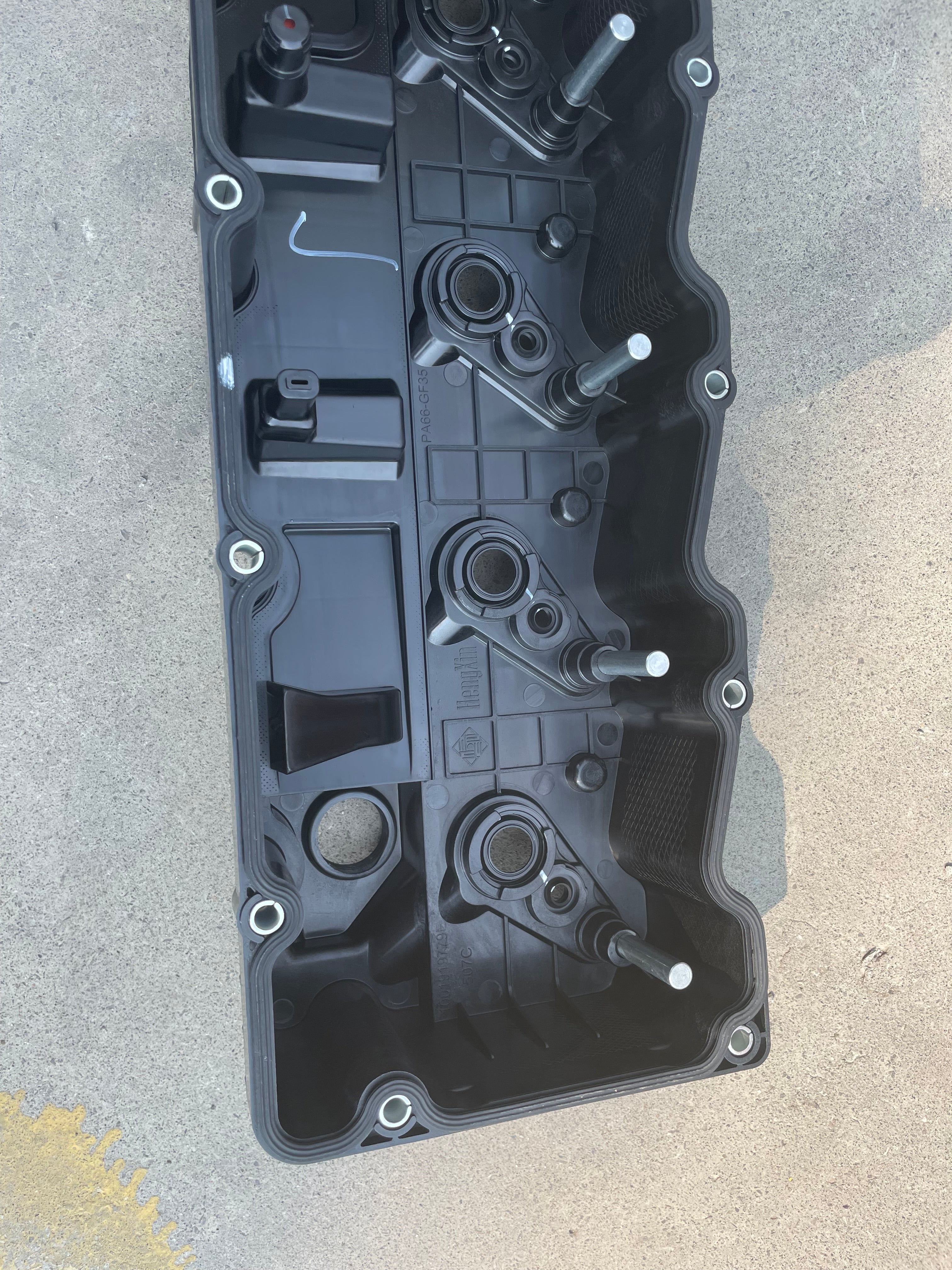 1001919779 Valve Cover OEM