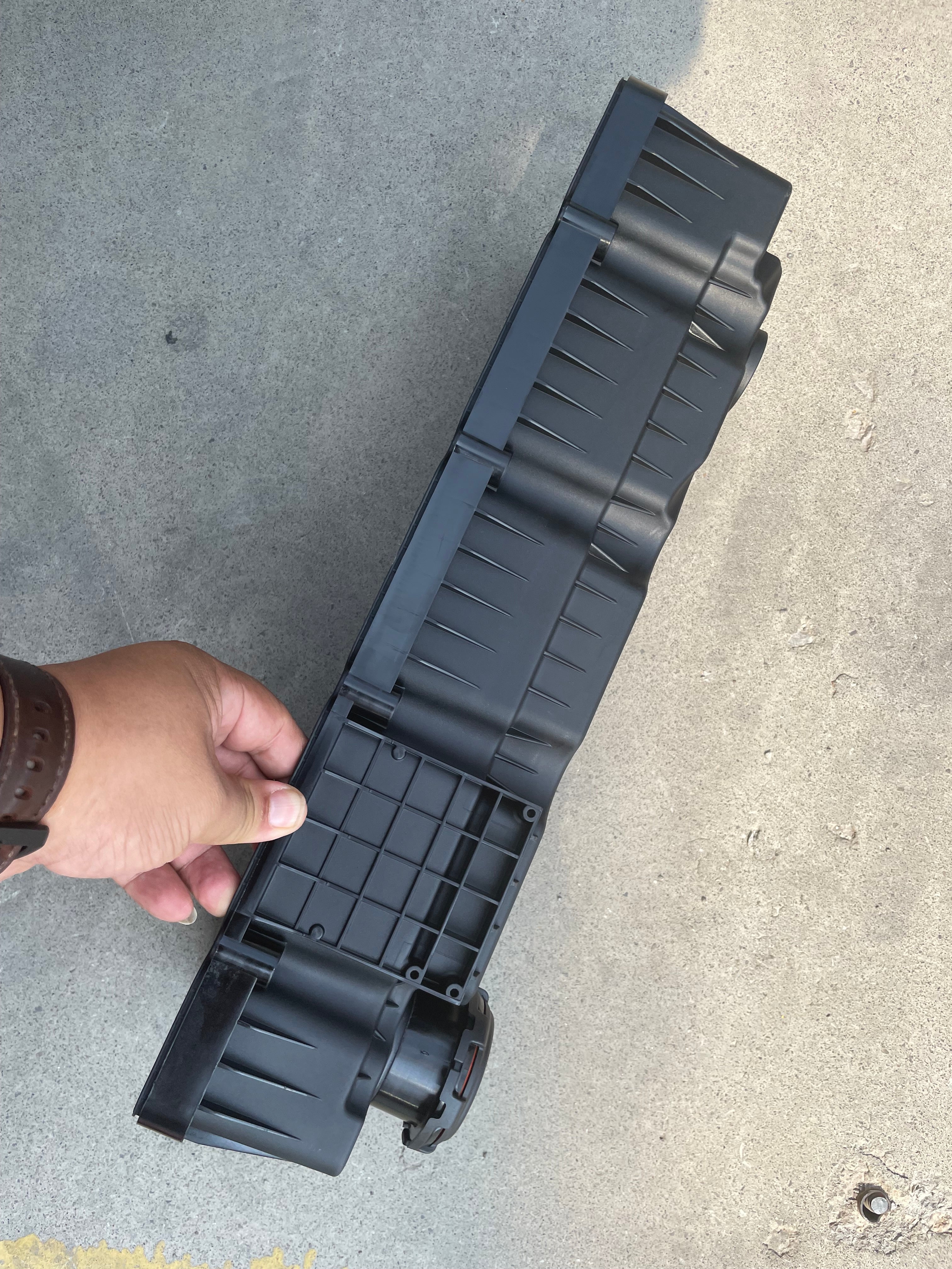 1001919779 Valve Cover OEM