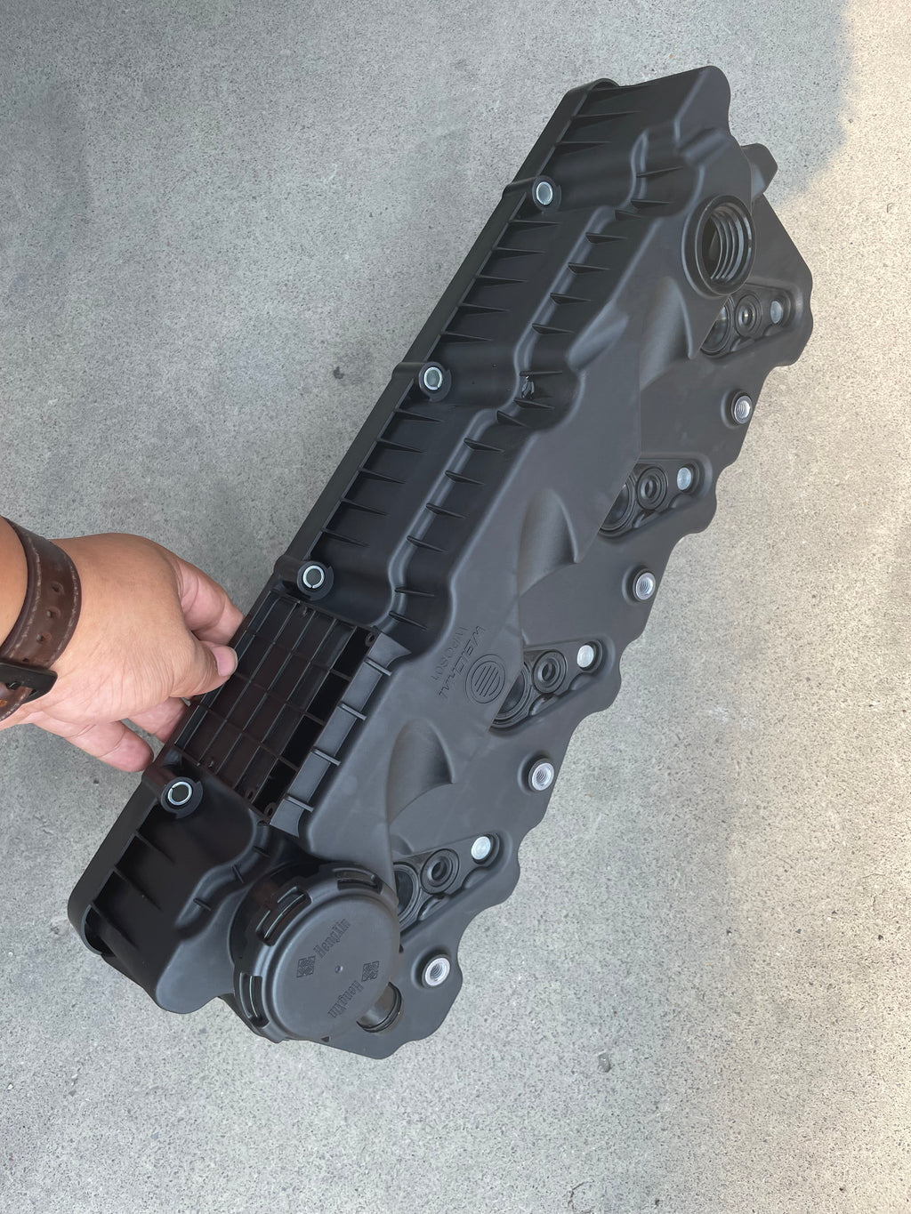 1001919779 Valve Cover OEM