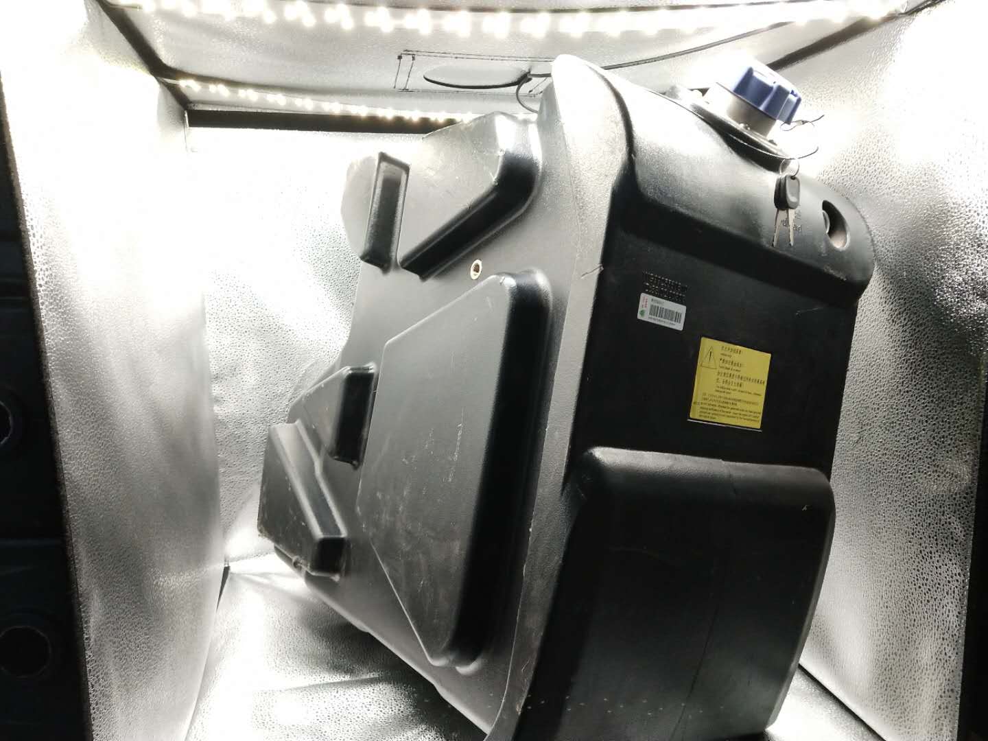 WG9925560610 Urea Tank 90L OEM