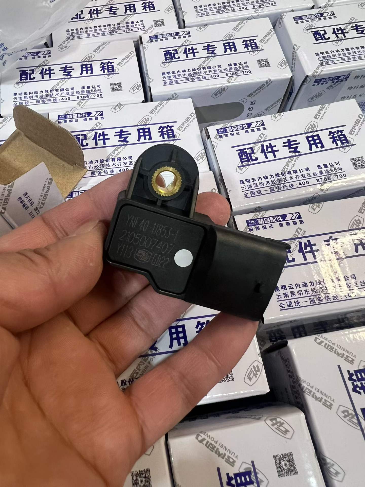 YNF40-111853 intake pressure sensor